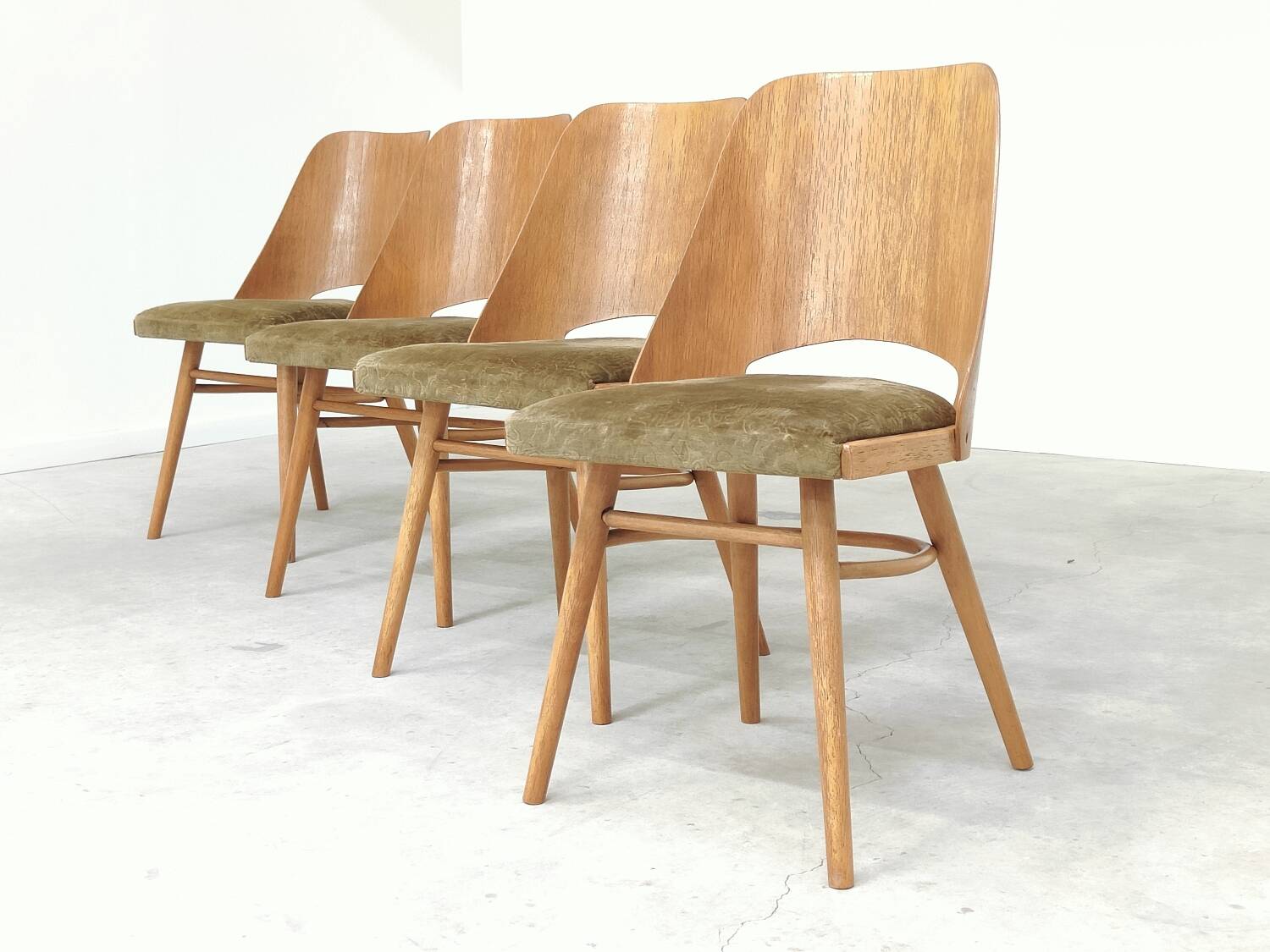Set of 4 chairs model 514 by Radomir Hofman for Ton 1960