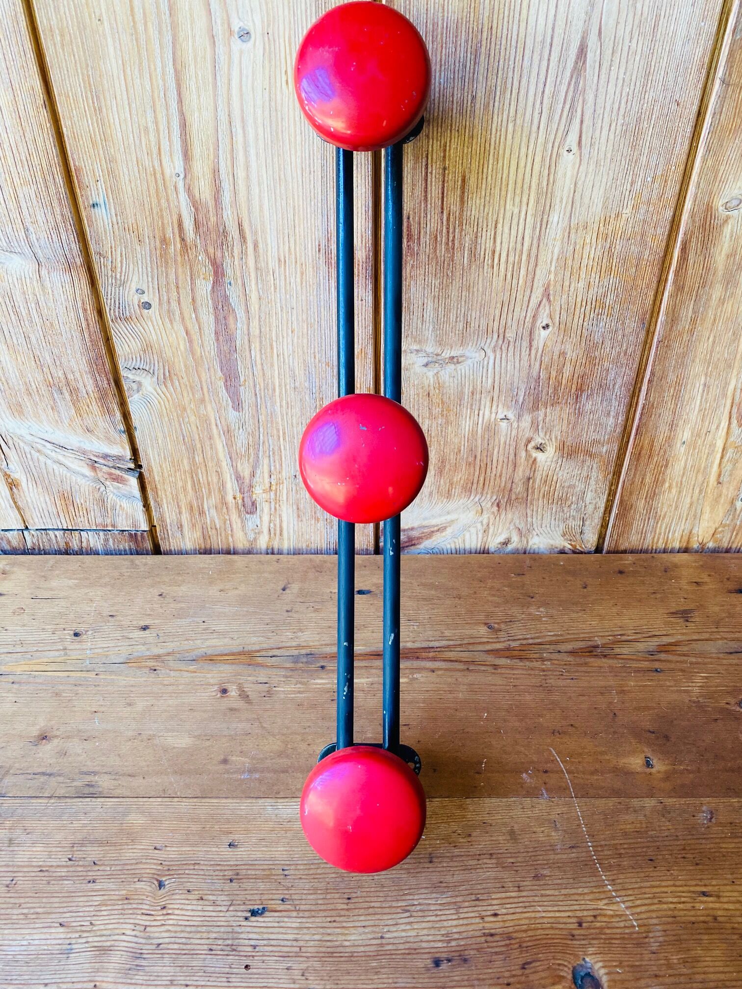 Wall coat rack in vintage red metal.