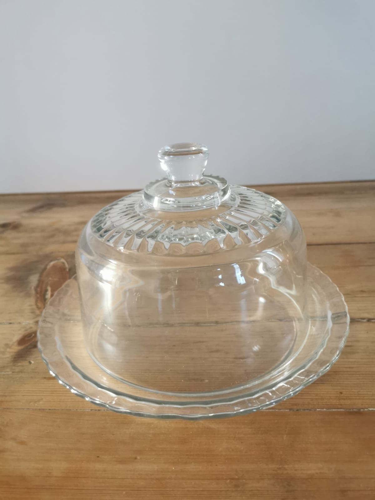 Glass arcopal cake dish with bell