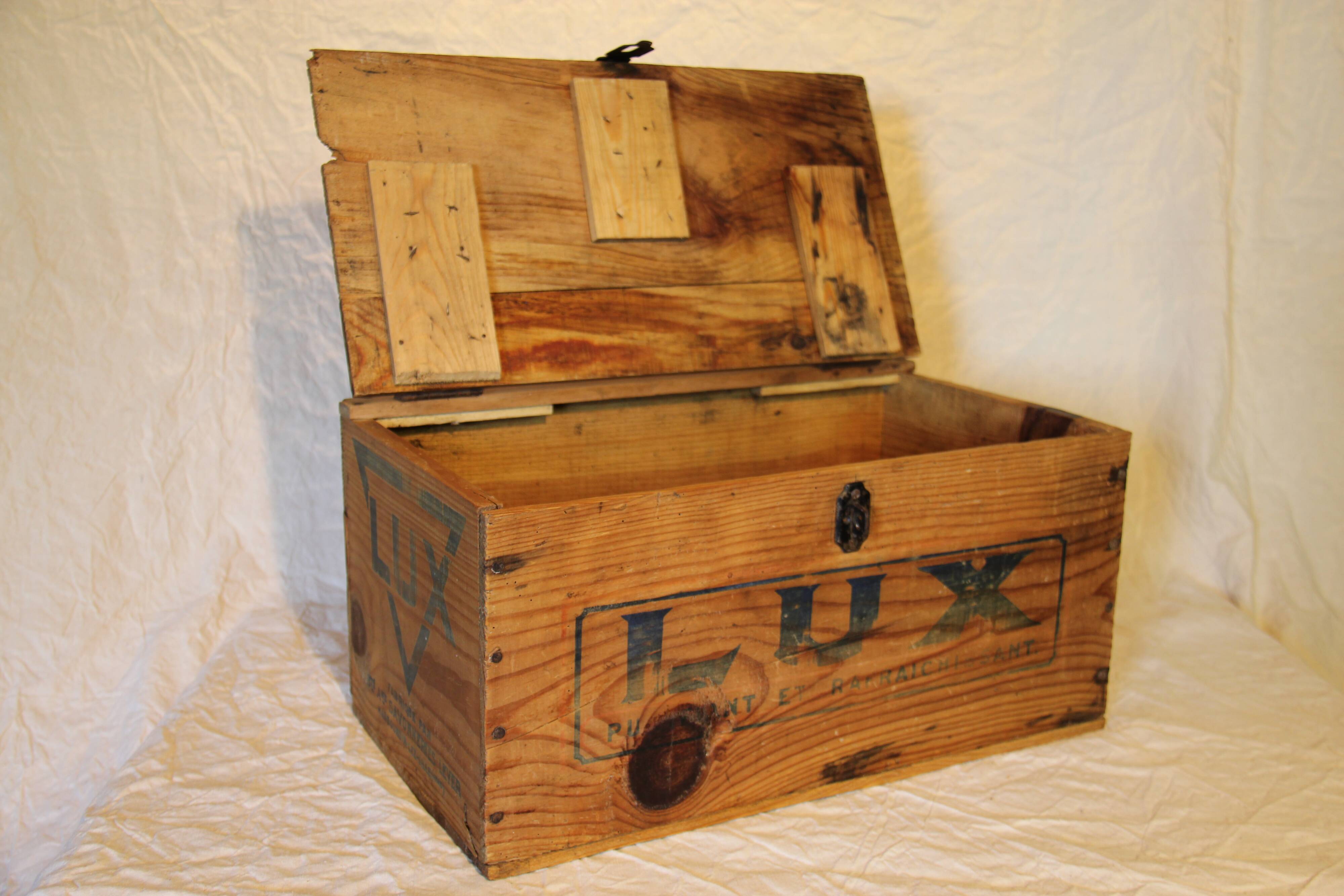 Caisse à savon lux publicitaire vintage