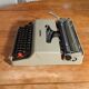 Machine à écrire Olivetti Lettera 22