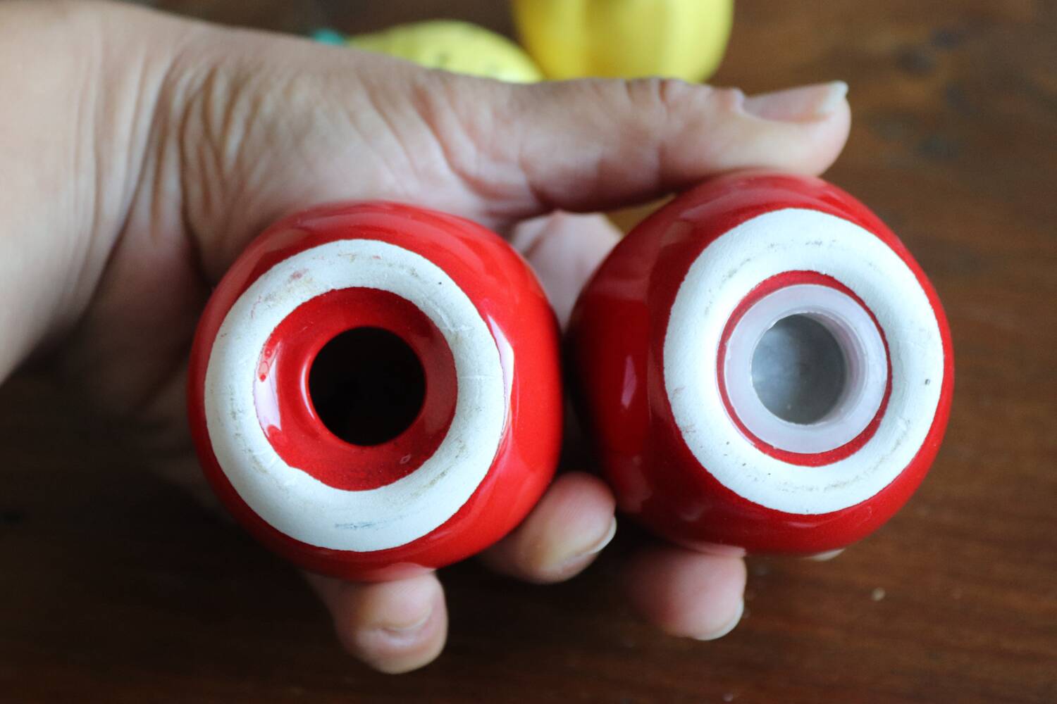 Set of glazed ceramic salt and pepper shakers – Fruits & vegetables