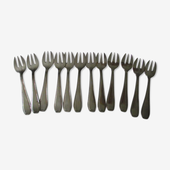 Set of 12 silver metal oyster forks.