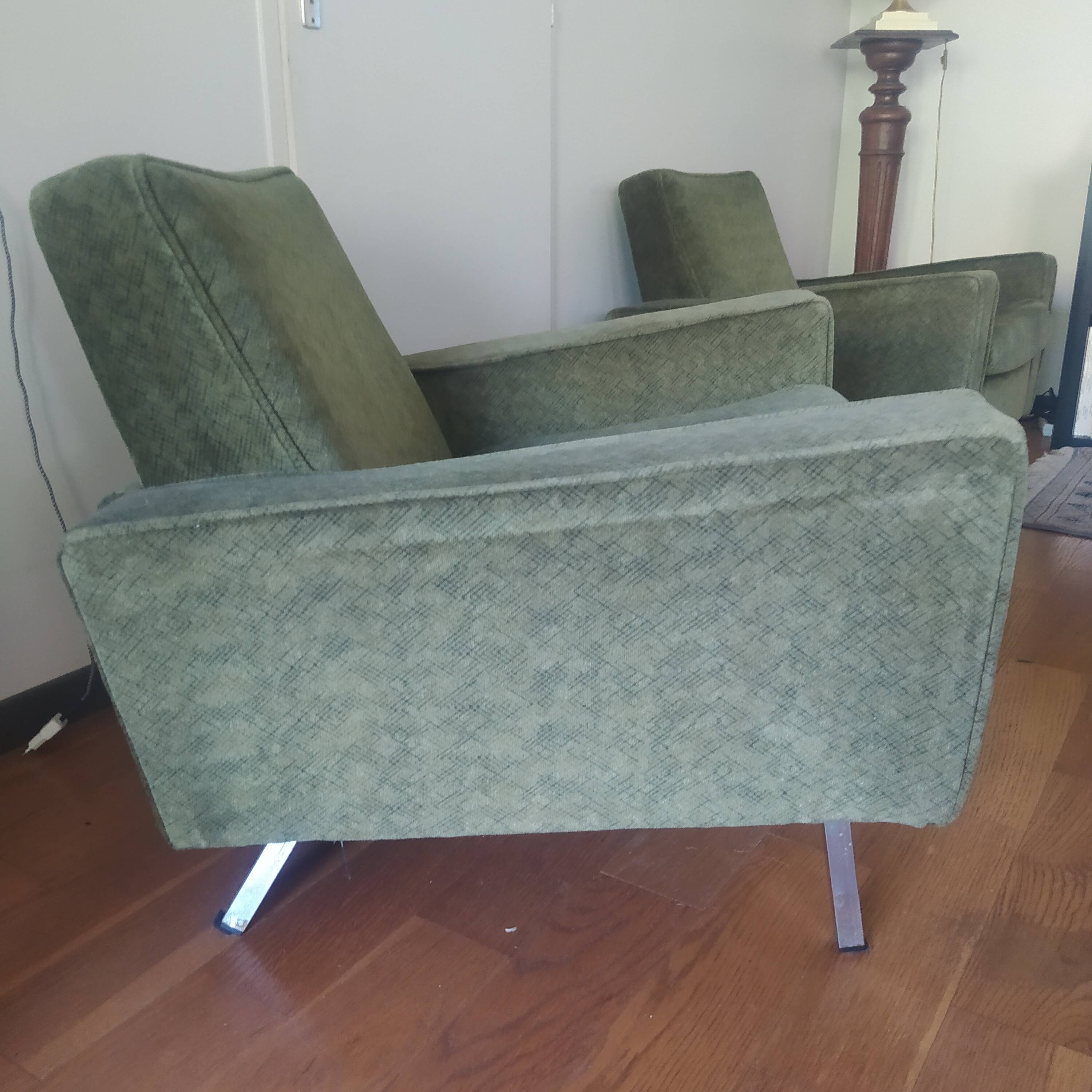 Pair of vintage green velvet armchairs from 1960 with metal legs