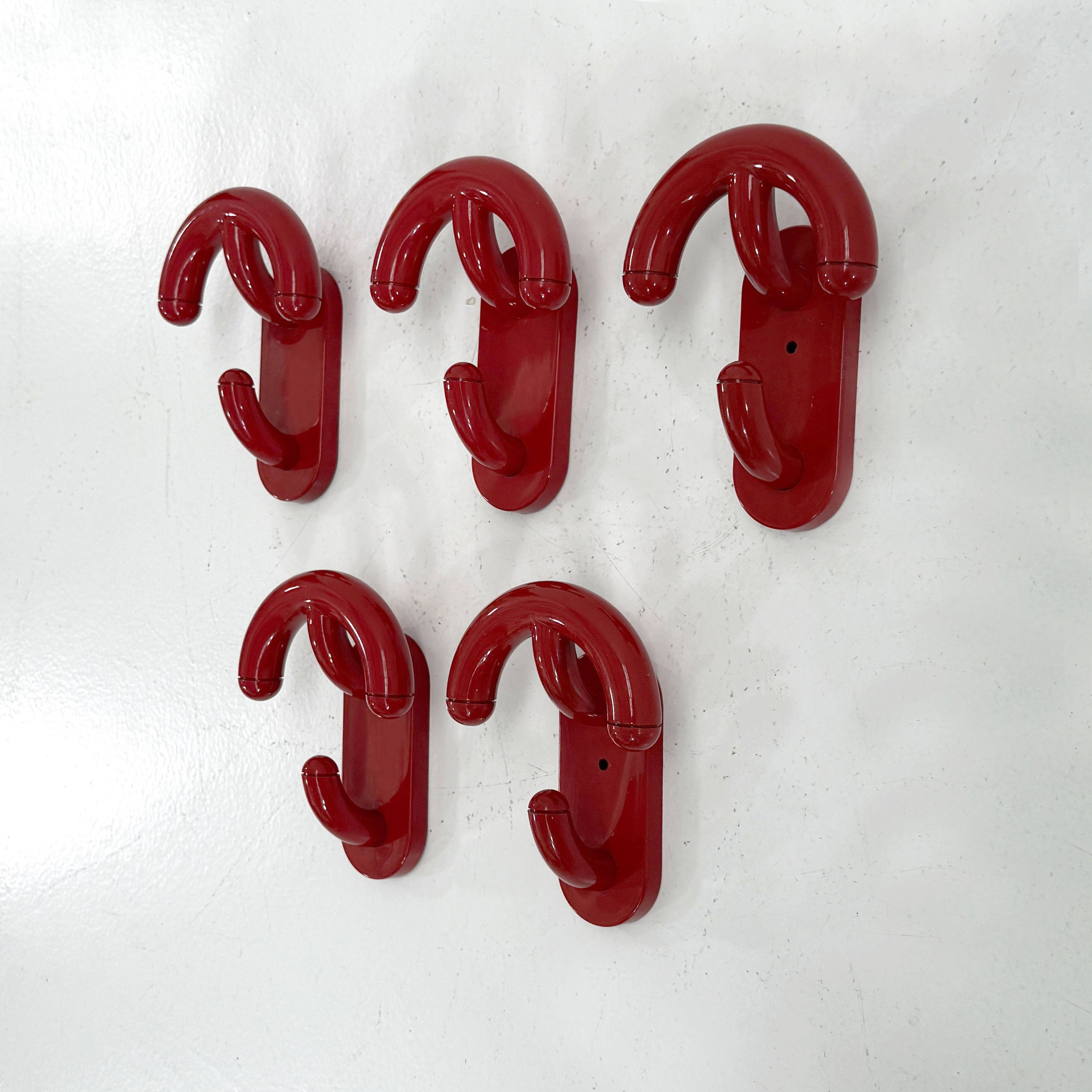 5 patères rouges par Con&Con Italy, 1970