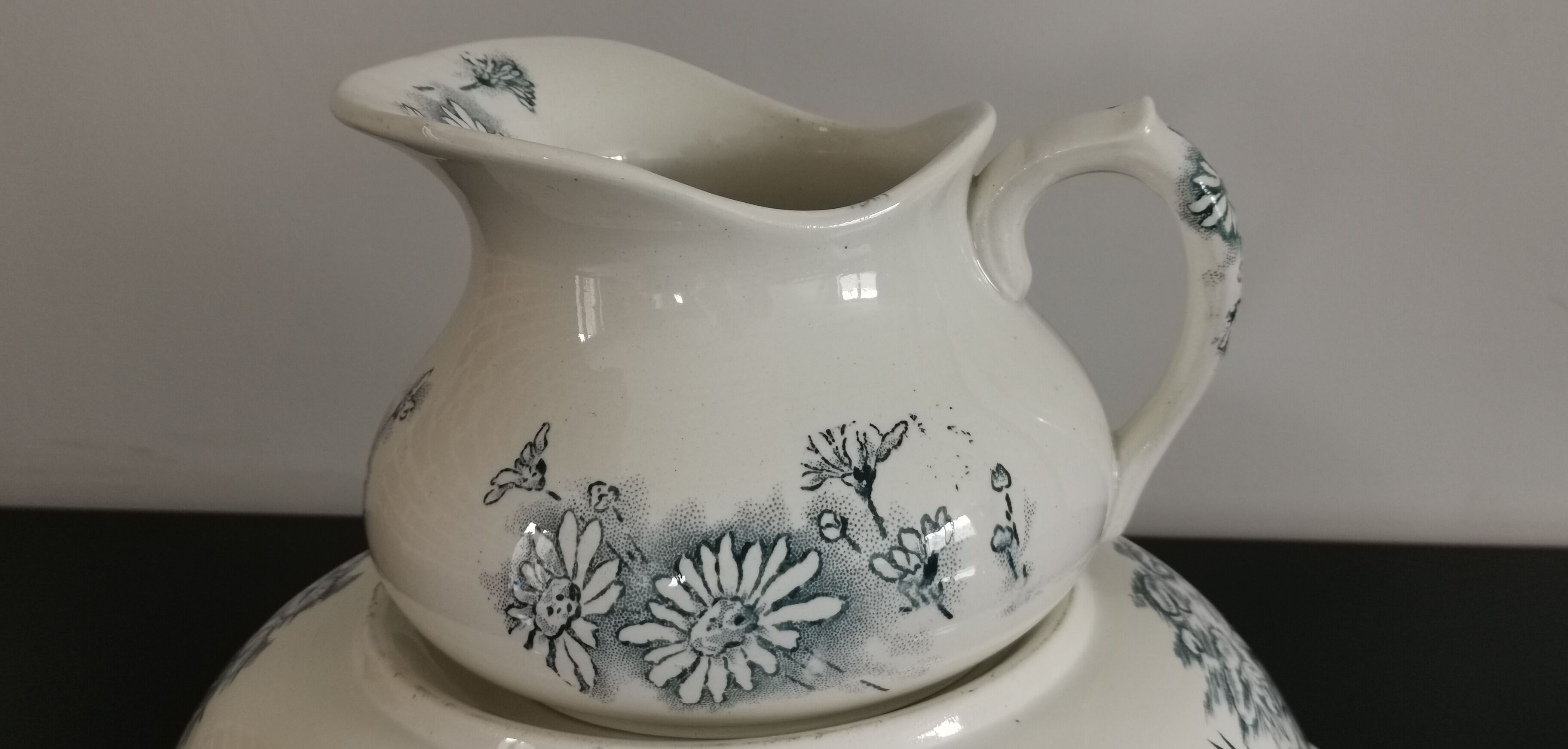 Broc and washbasin Iron Earth earthenware Givors