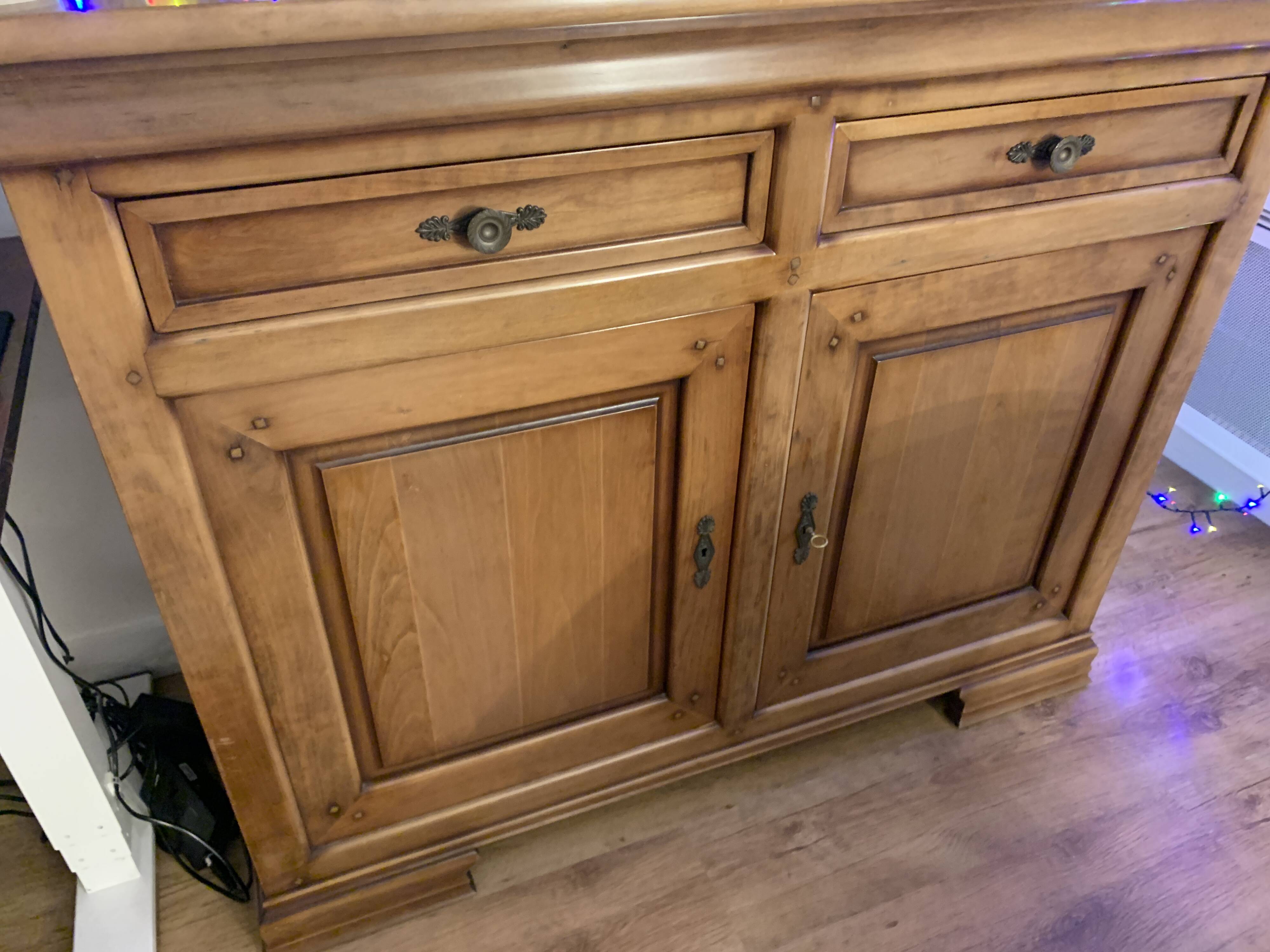 Wooden sideboard-style cabinet