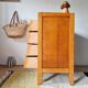 Commode vintage Mid-Century en chêne clair et tiroirs biseautés (1960)