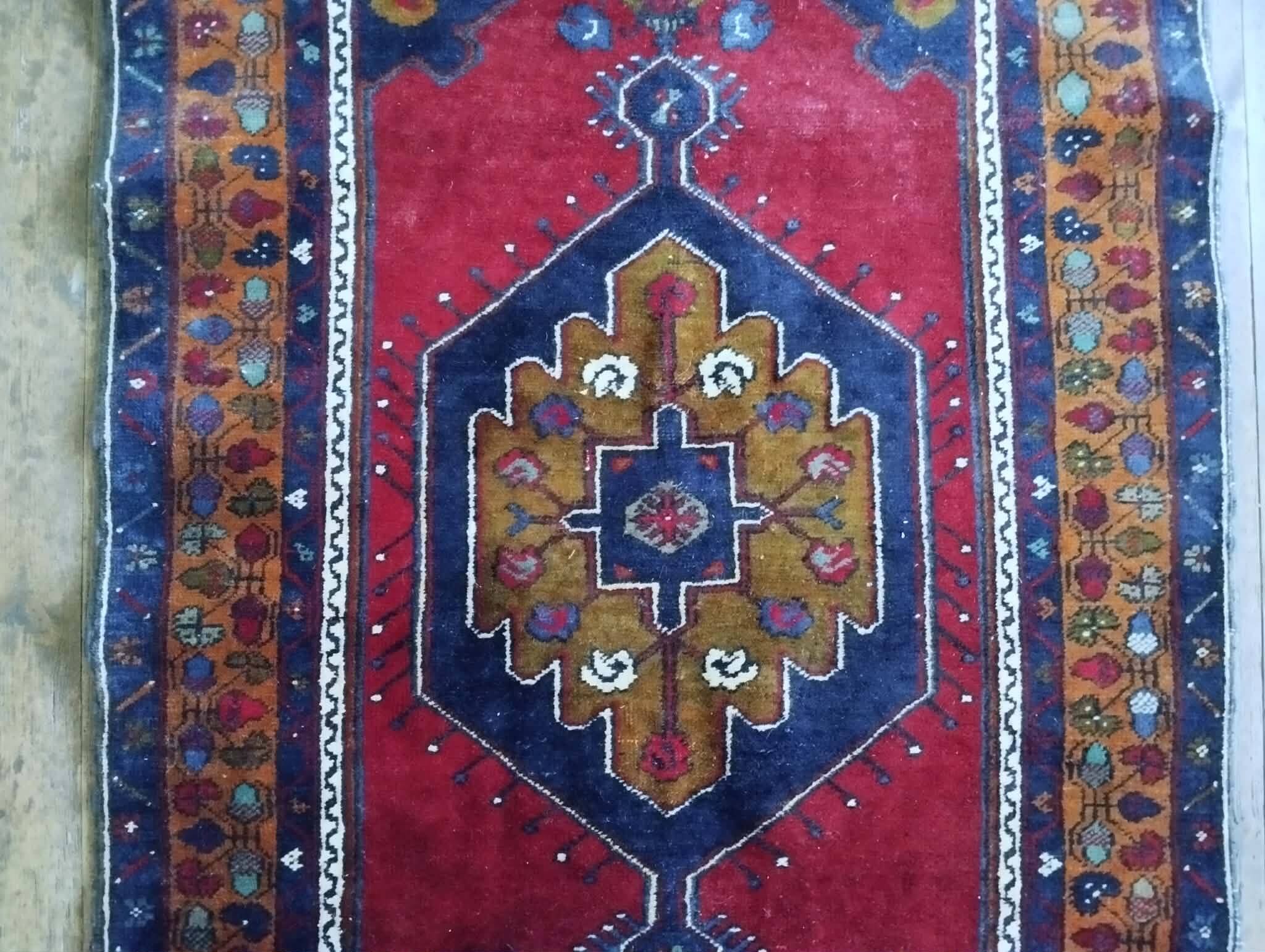 Handmade Anatolian carpet Yahyahli 187x100cm