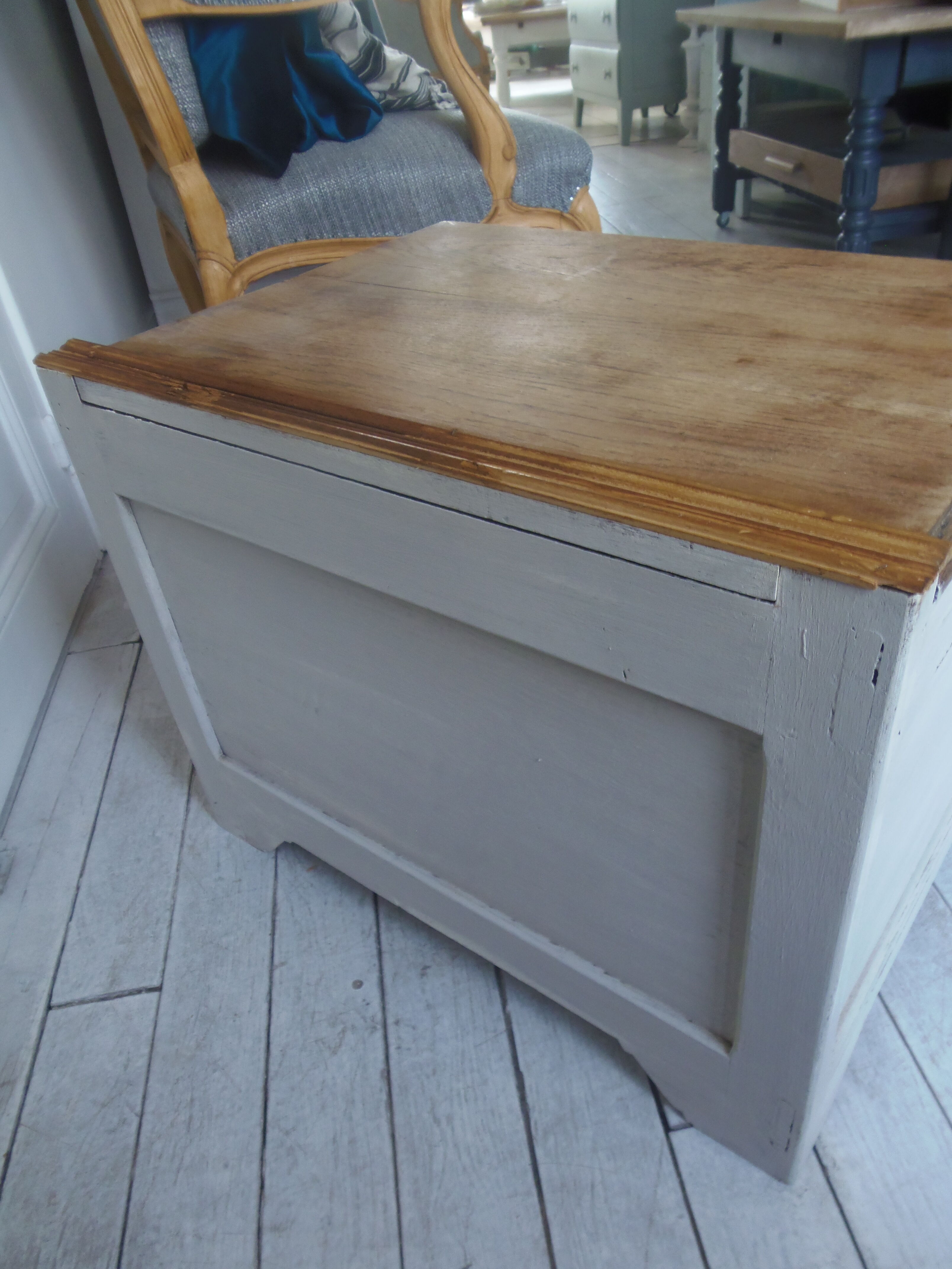 Storage furniture, bedside, pearl grey patinated sofa end, oak tray.