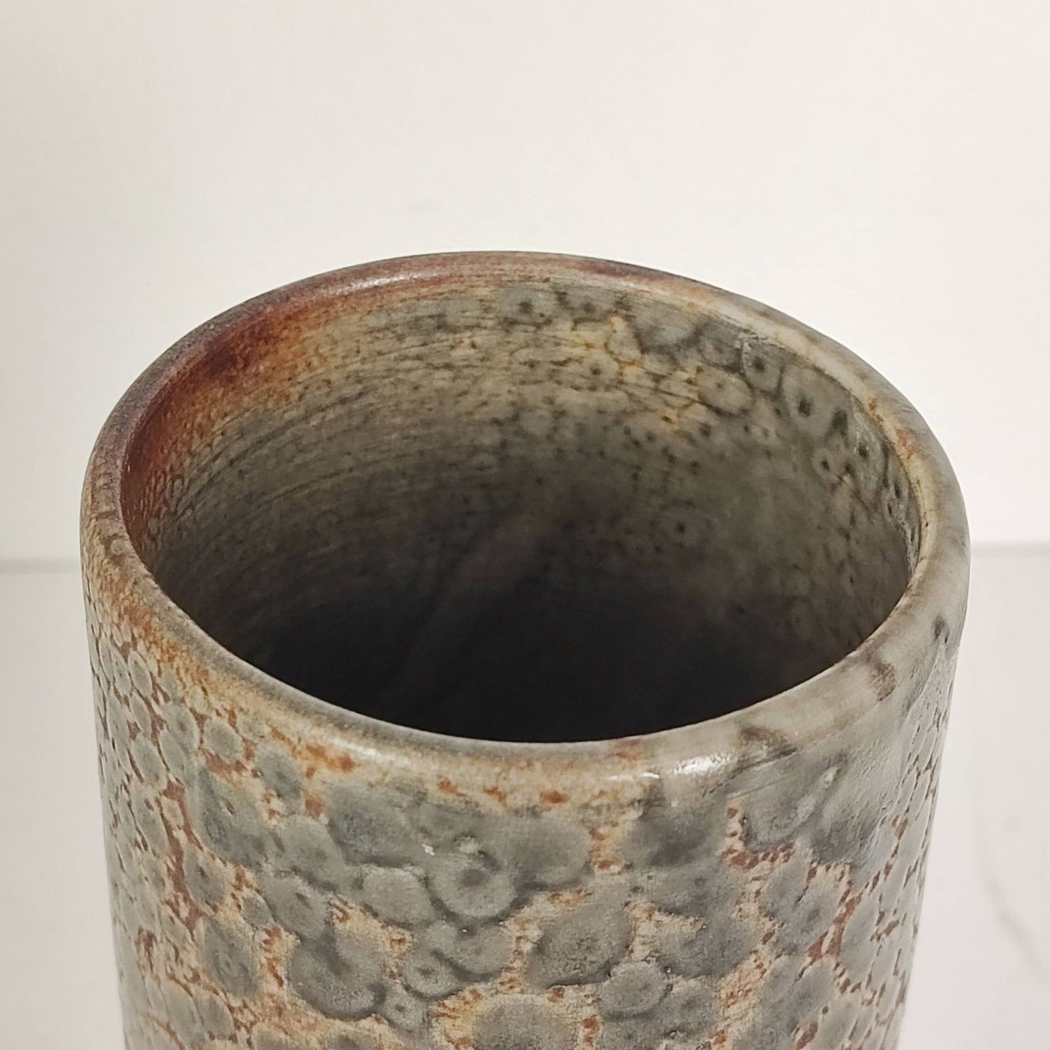 Ceramic roller vase