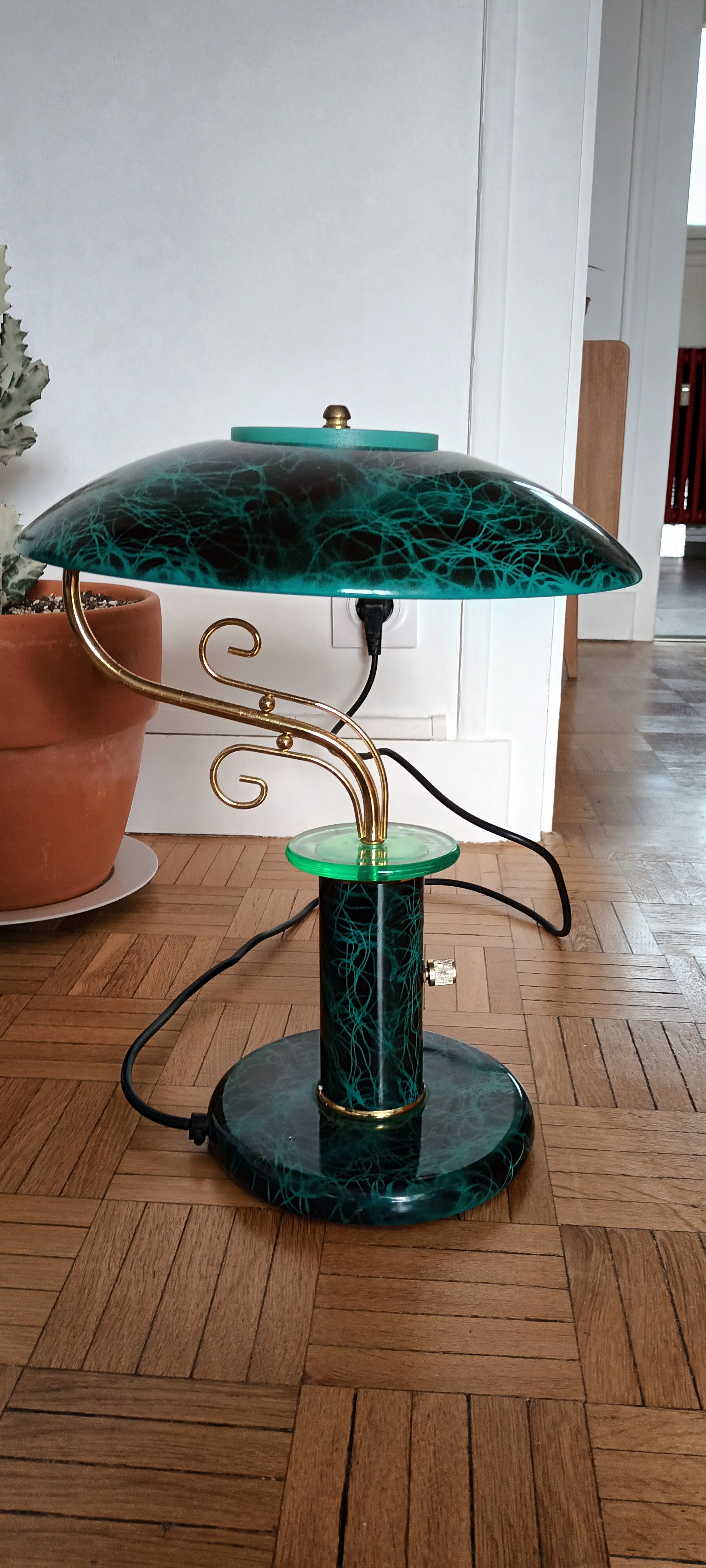 Vintage liner mushroom lamp