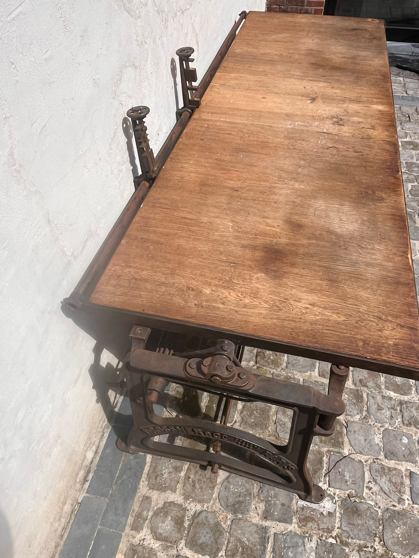 Workstation table