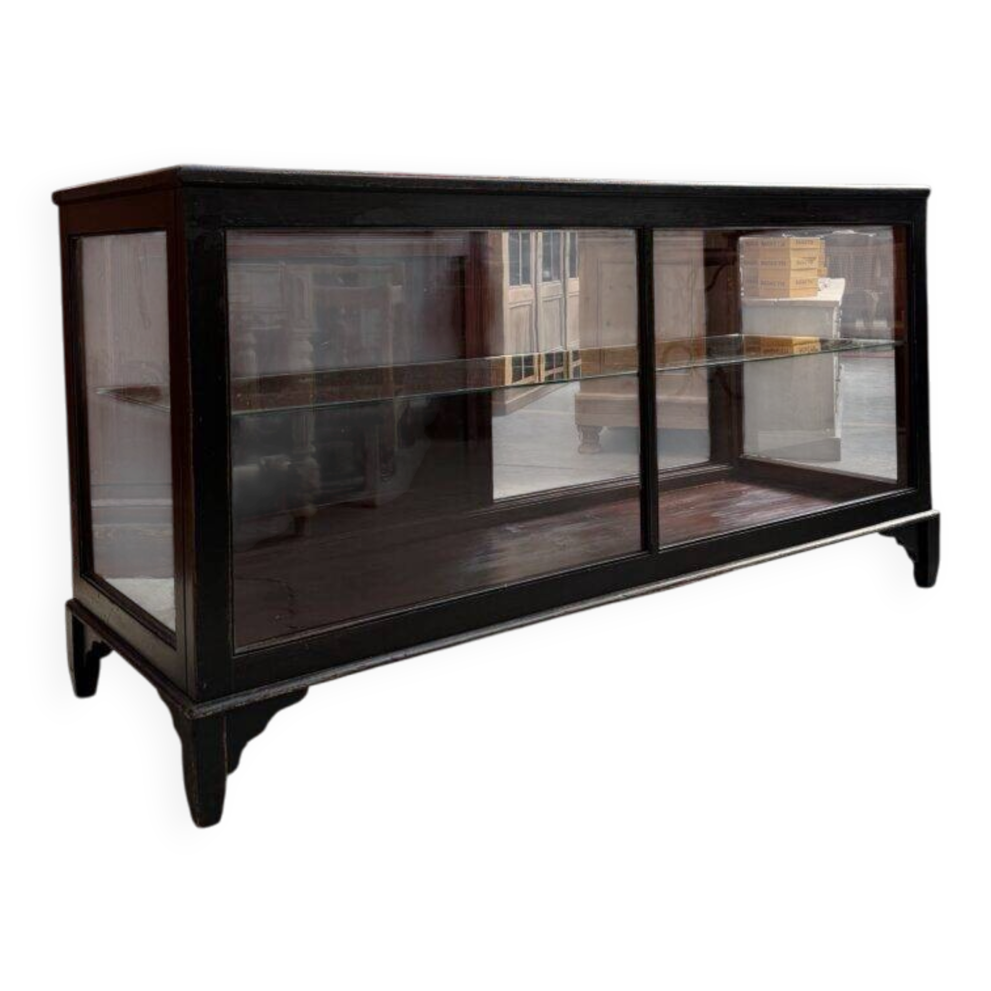 Showcase counter from the early 20th century.