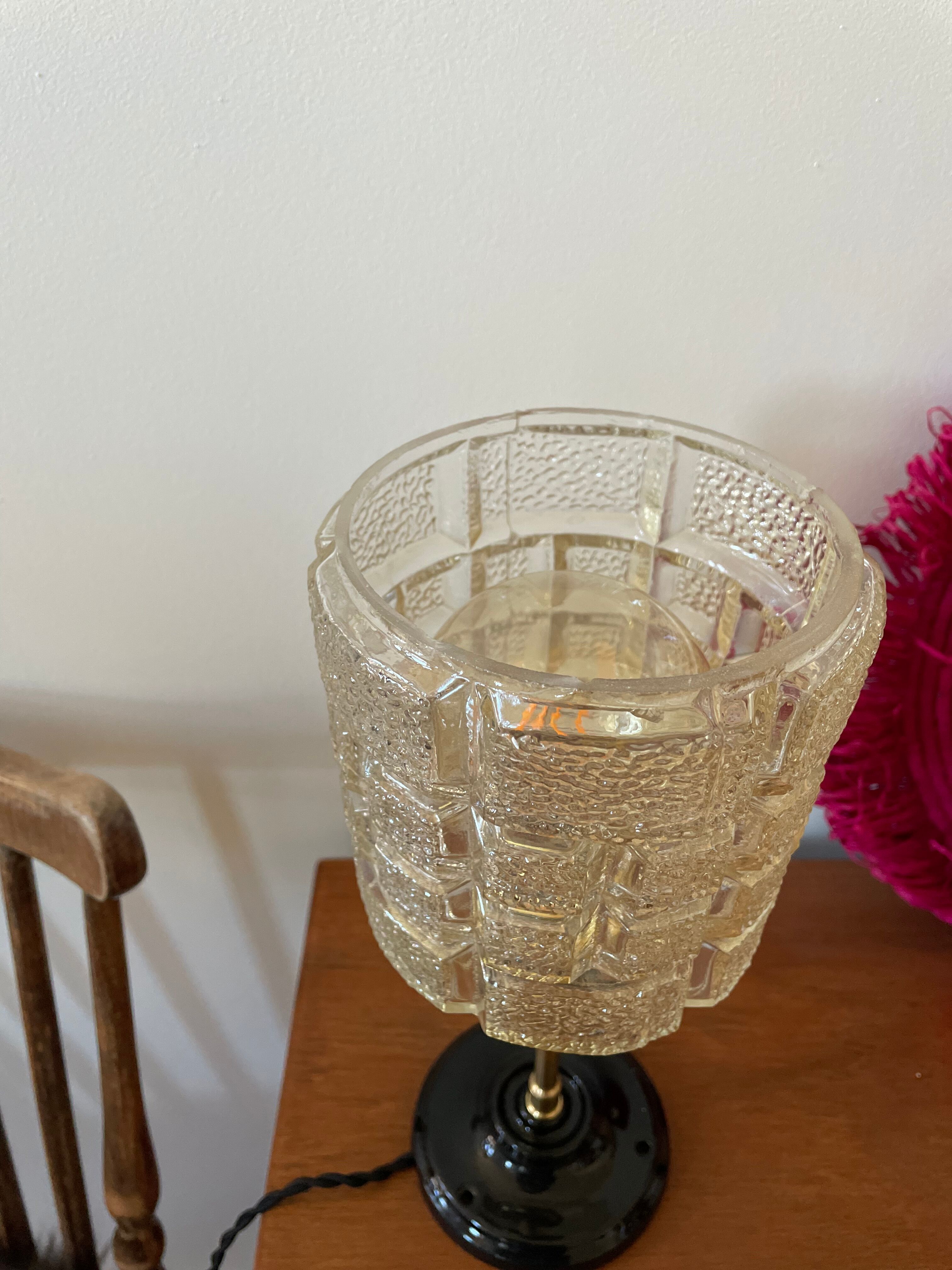Table lamp - transparent globe in molded glass