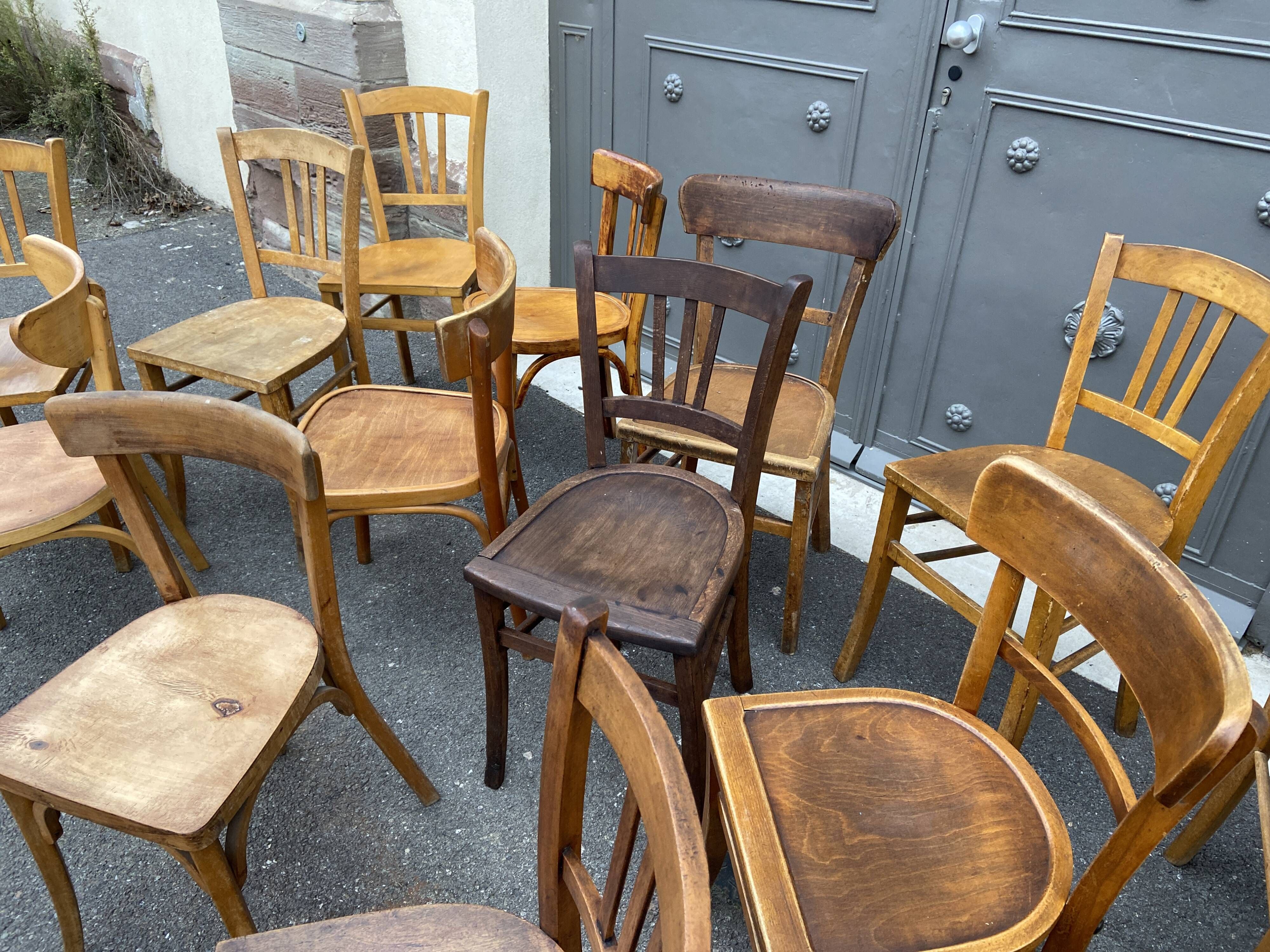 Set of 15 vintage curved wood coffee bistro chairs