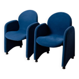 Paire de fauteuils en velours bleu avec pieds ronds en acrylique - design italien des années 1970.