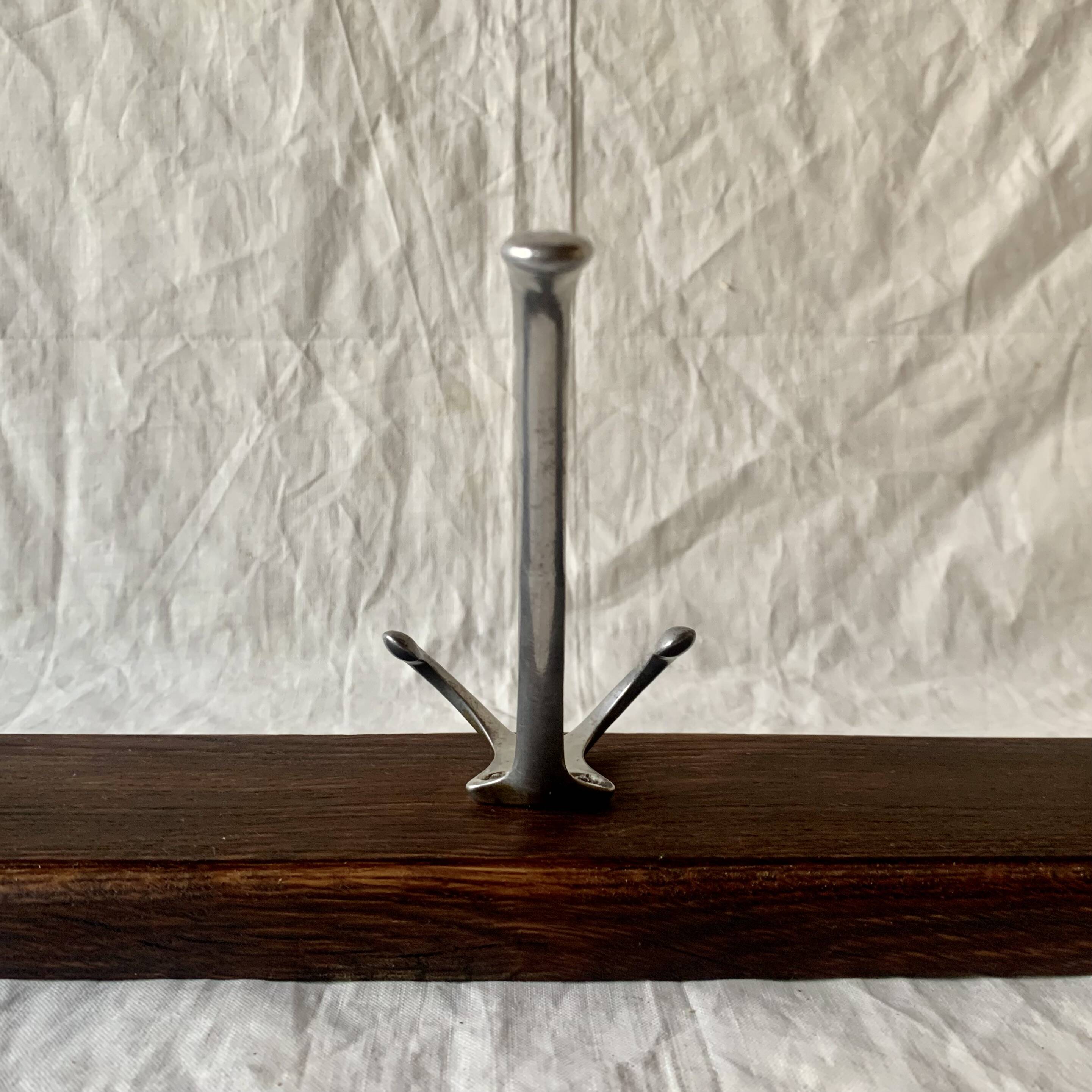 Vintage wall-mounted coat rack in solid wood - 3 cast aluminum hooks