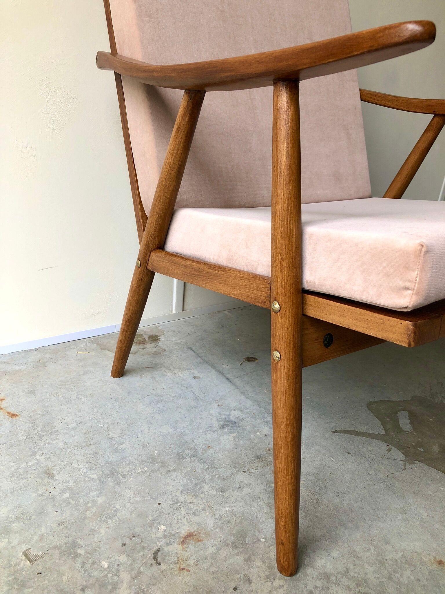 Armchair boomerang ton