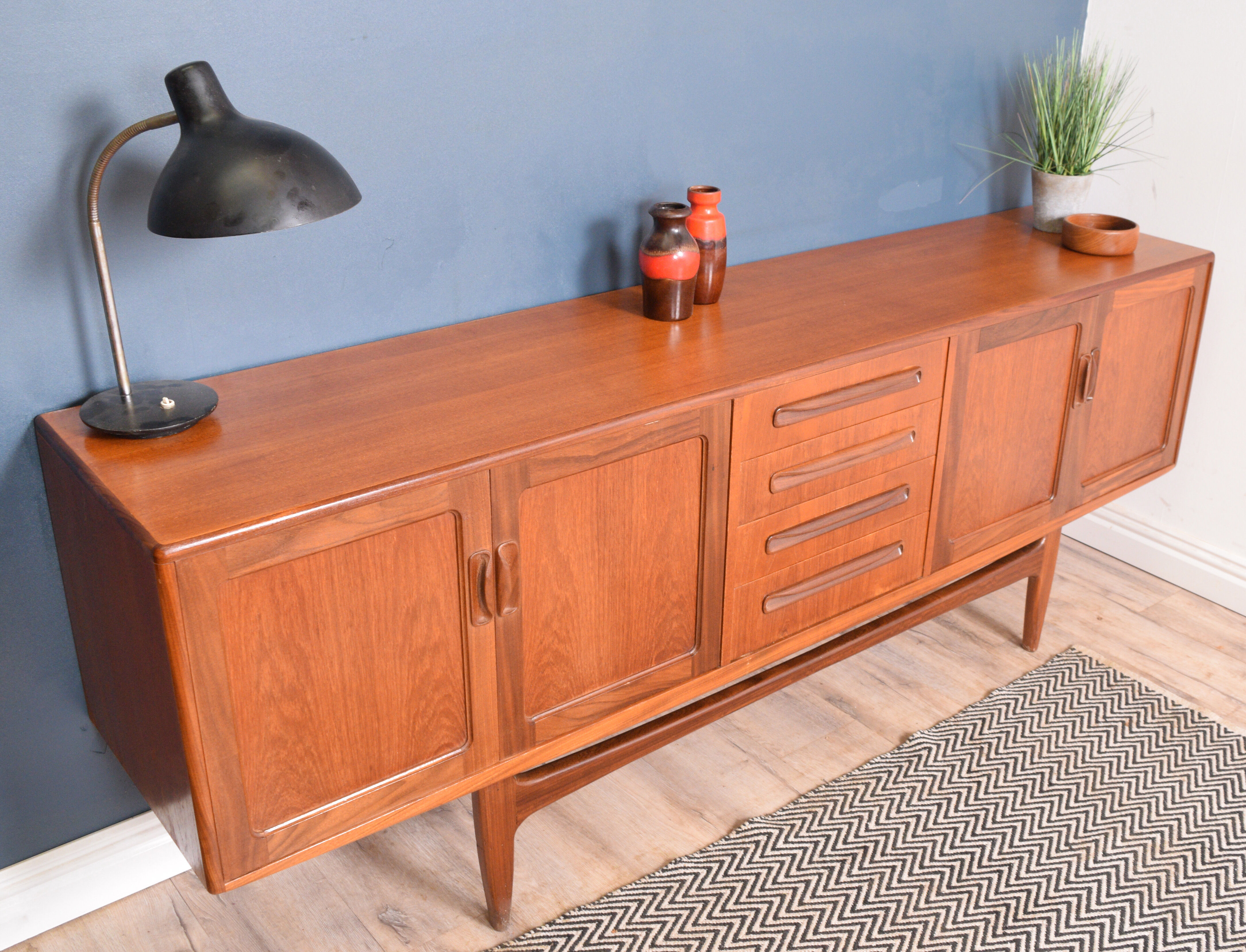 Enfilade par Viktor Wilkins