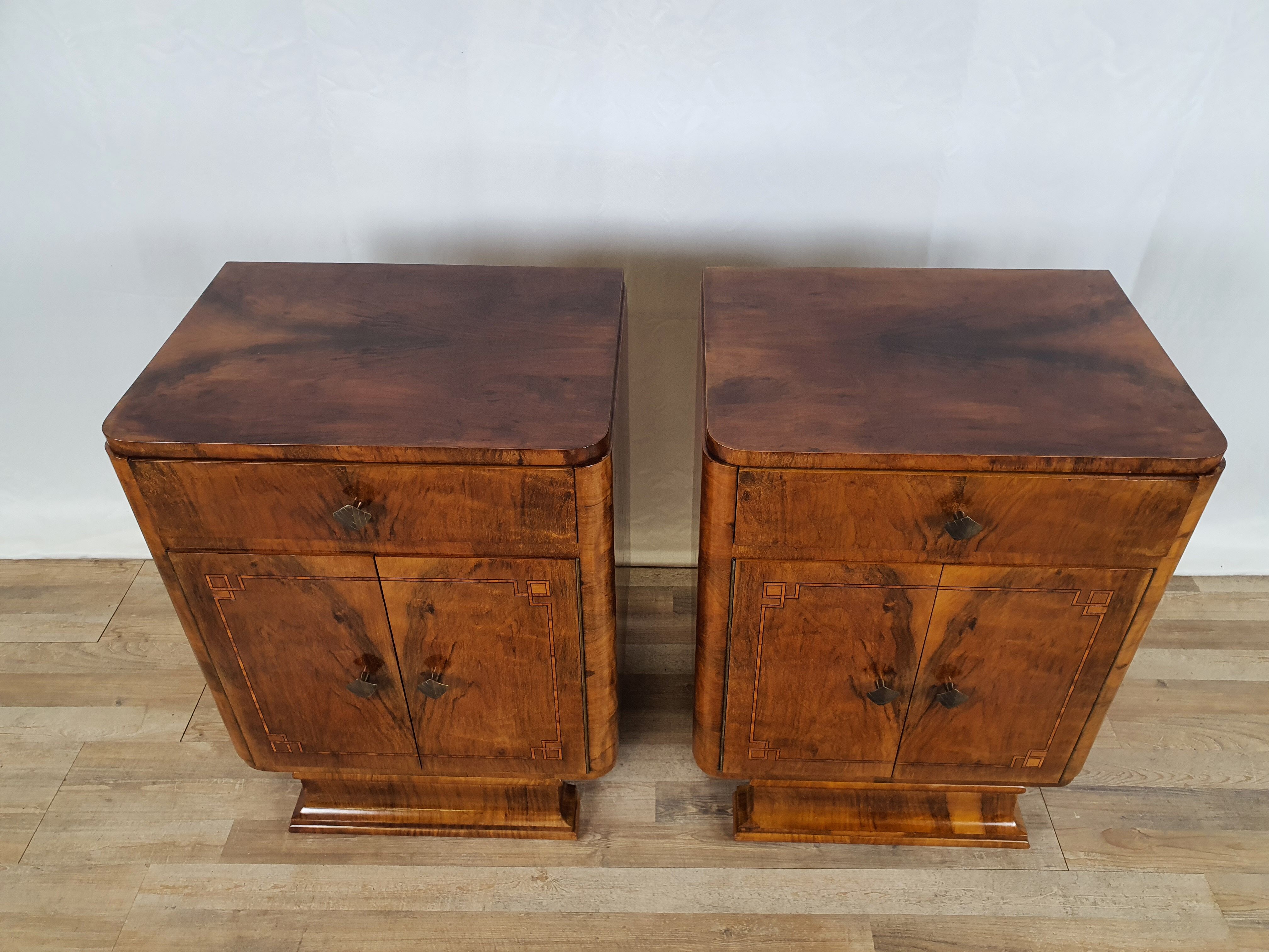 Art Decò Bedsides in Walnut
