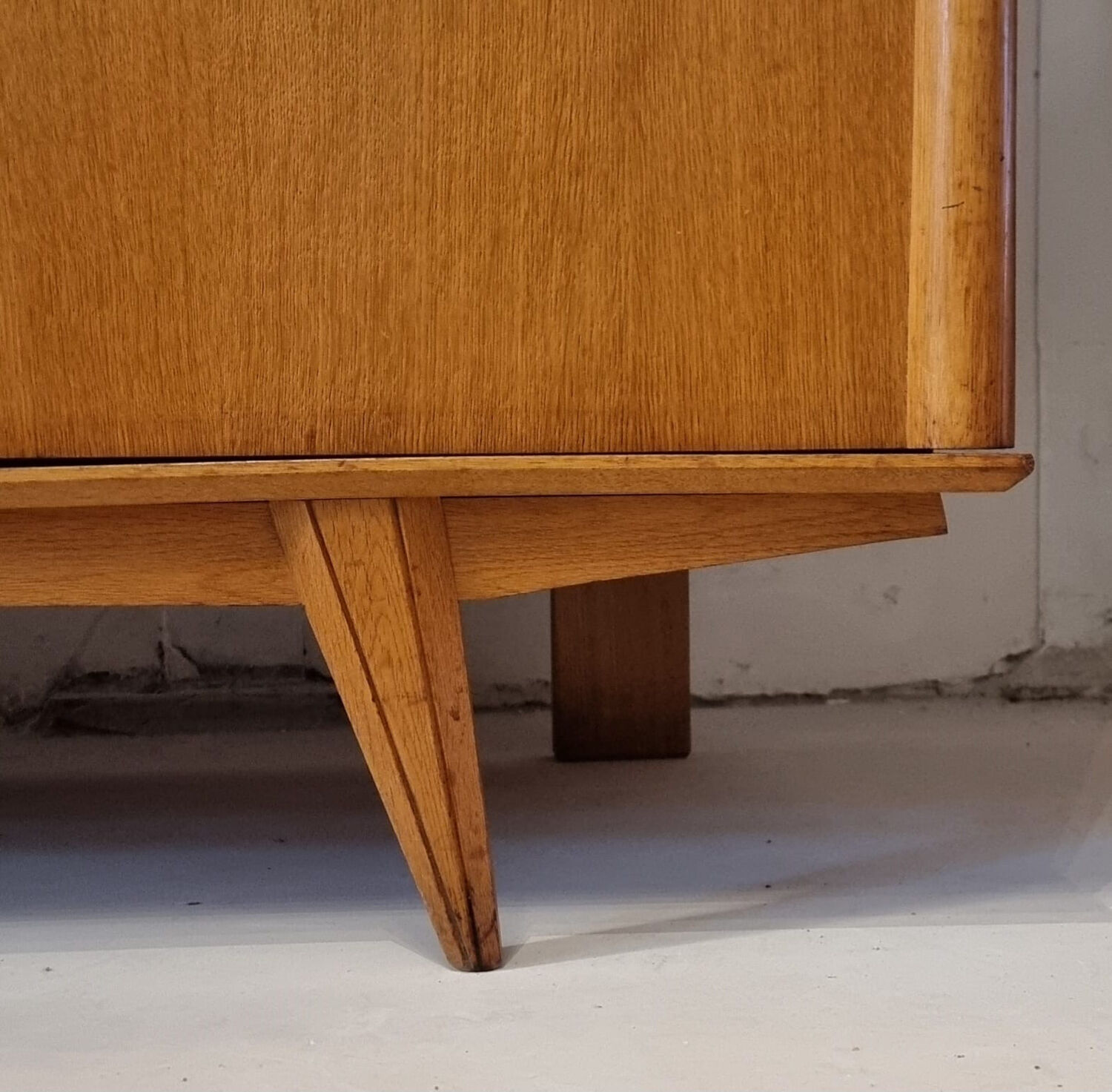 Armoire du milieu du siècle