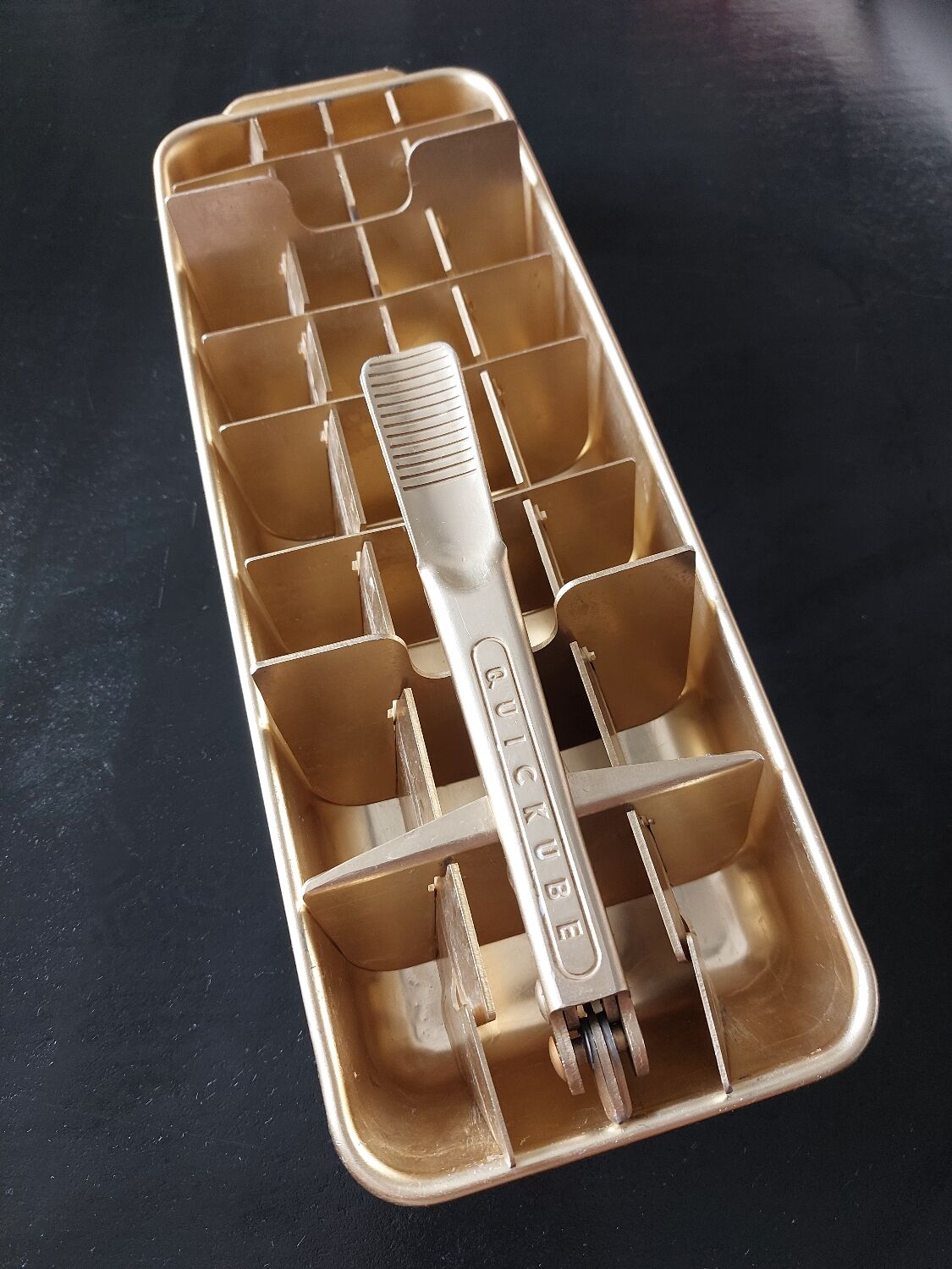 Frigidaire Quickcube ice cube tray