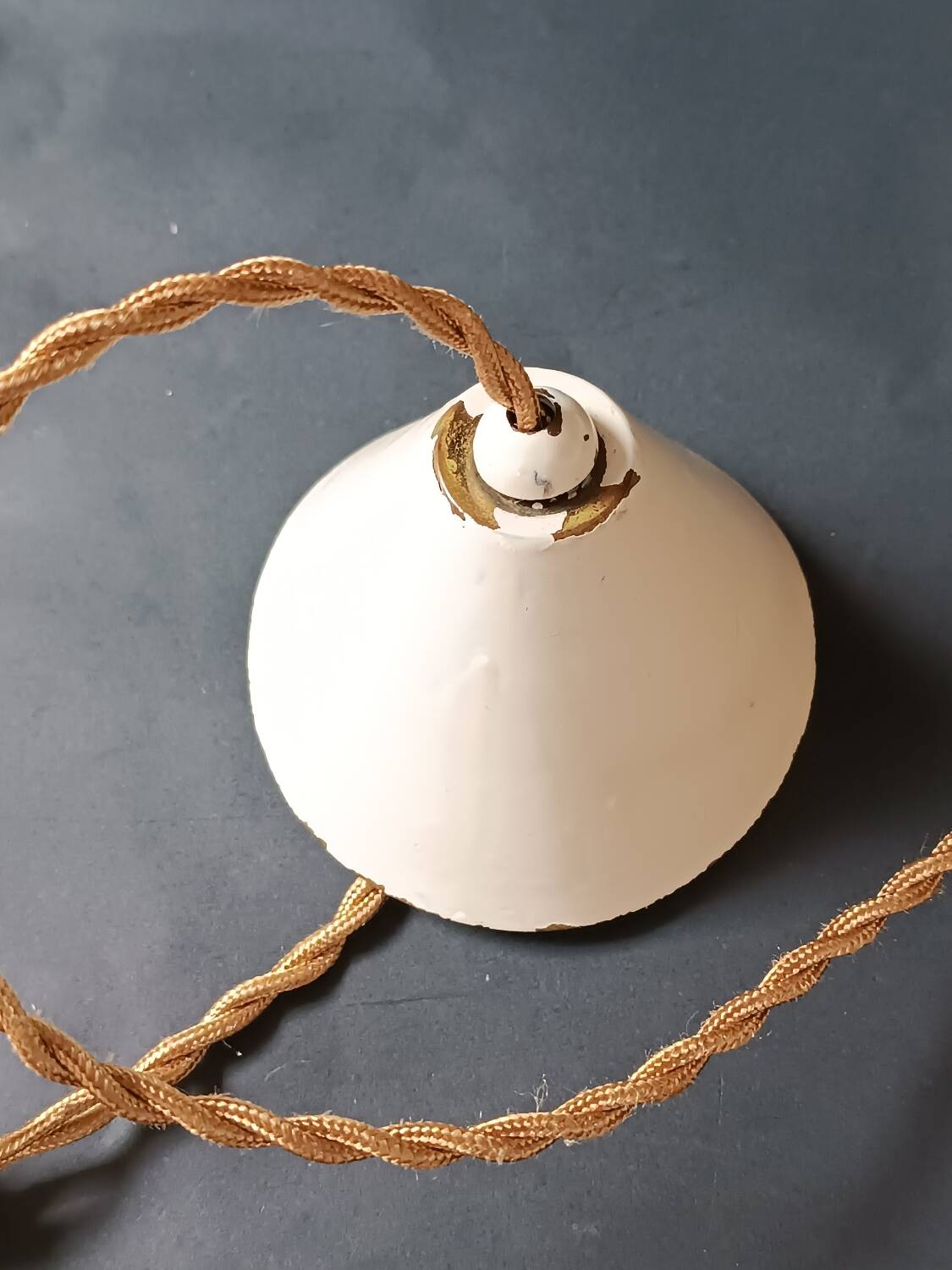 White and yellow opaline diabolo pendant light