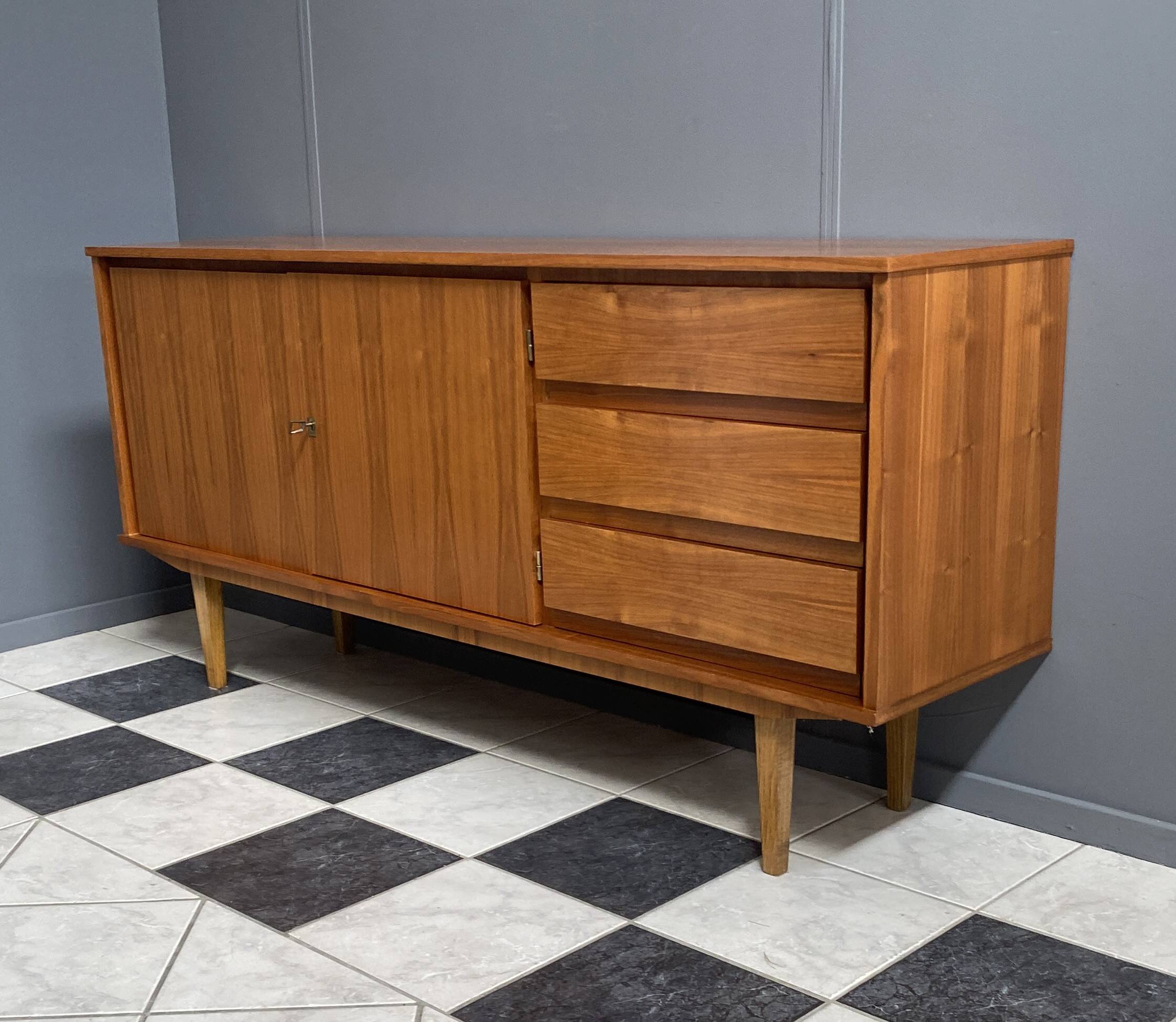 Buffet en bois des années 1960