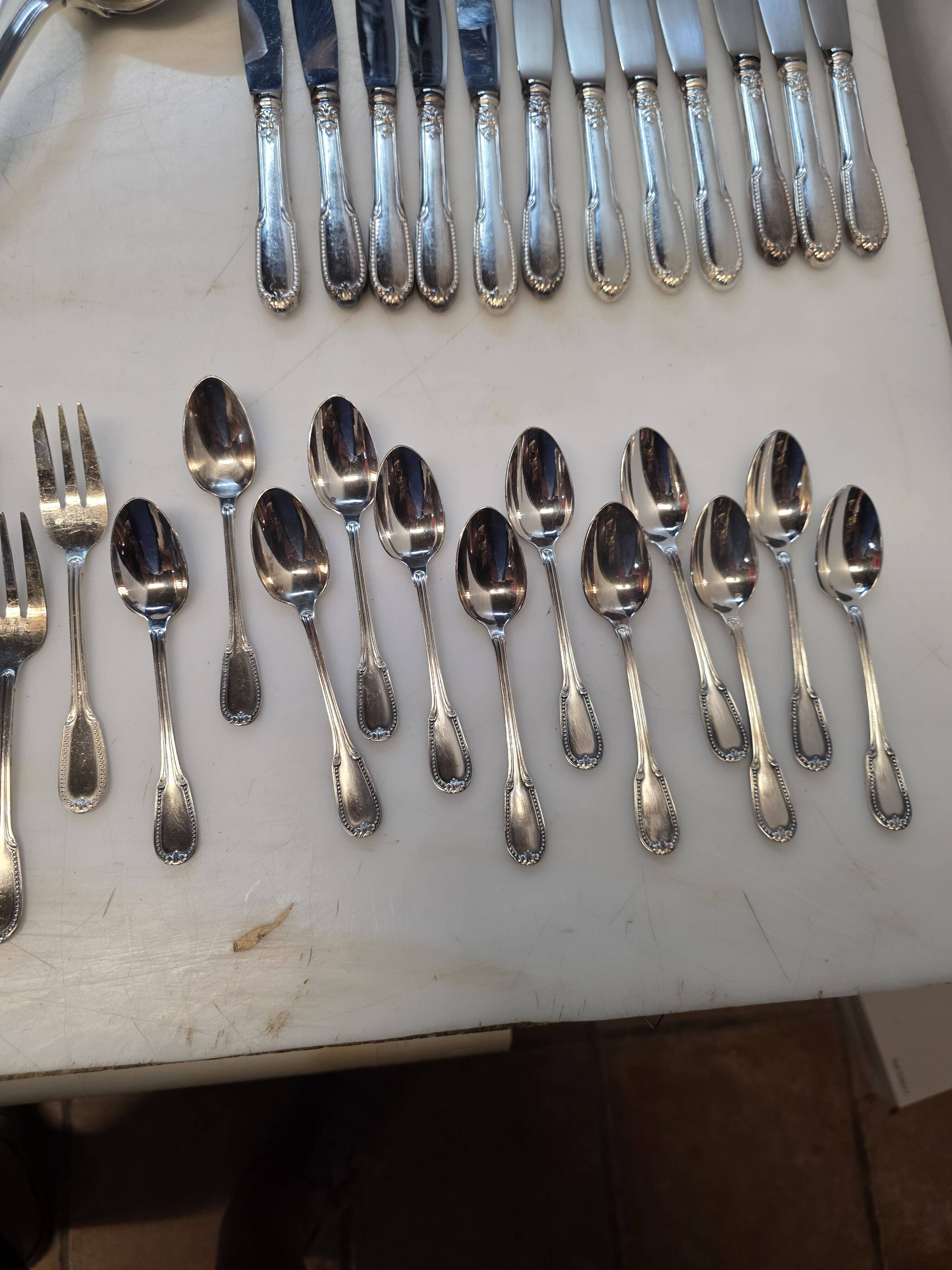 Ménagère 72 pièces en métal argenté 100  Saint-Médard, avec coffret