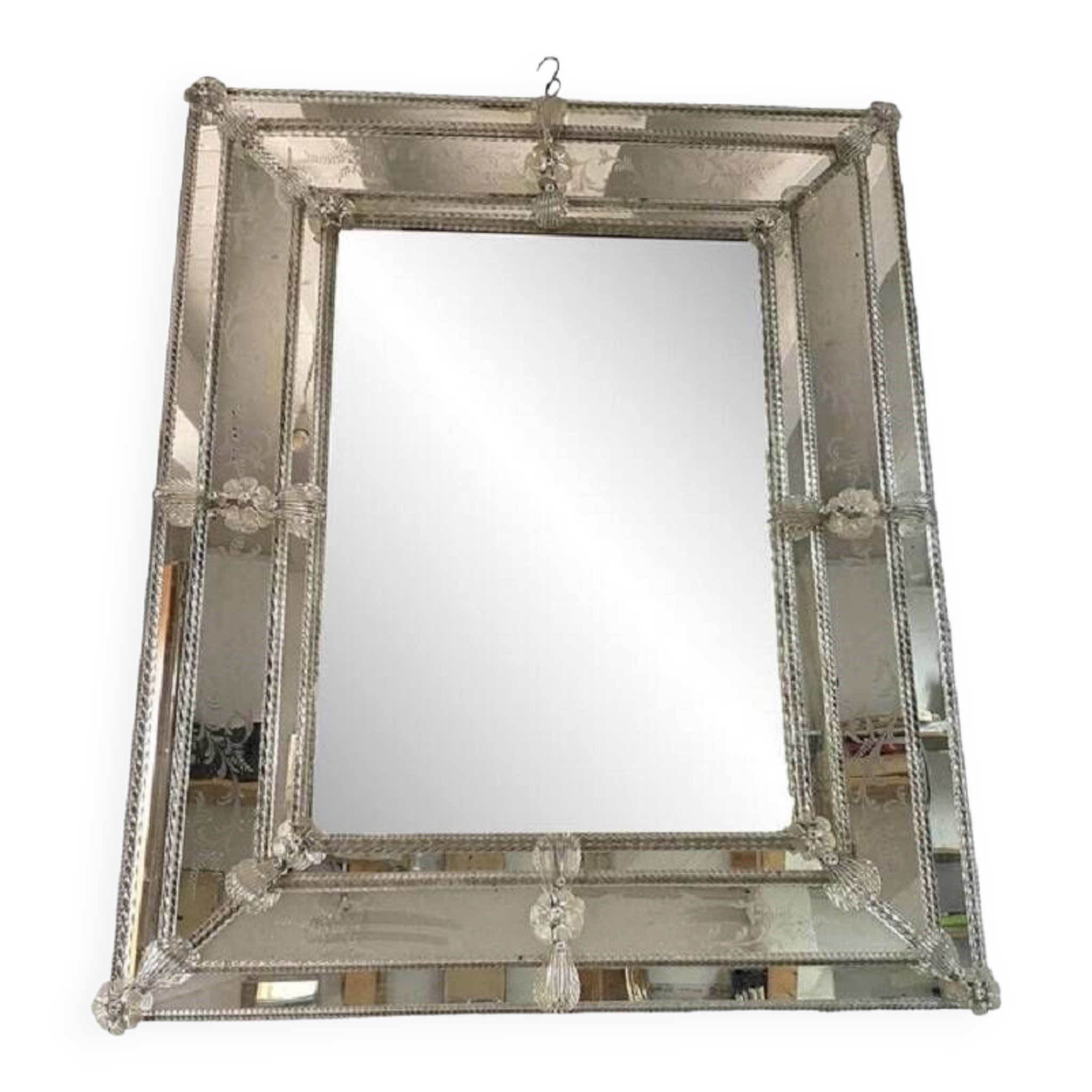 Miroir mural vénitien rectangulaire floréal sculpté à la main dans le style du verre de Murano