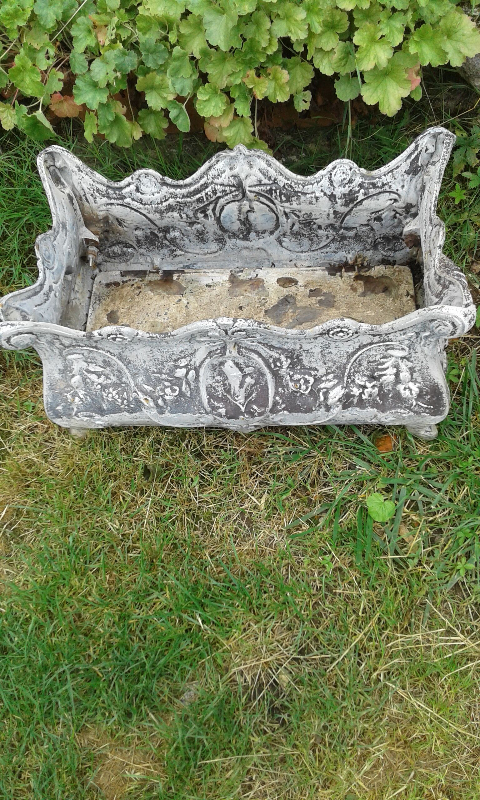 Cast-cast planter of the 19th