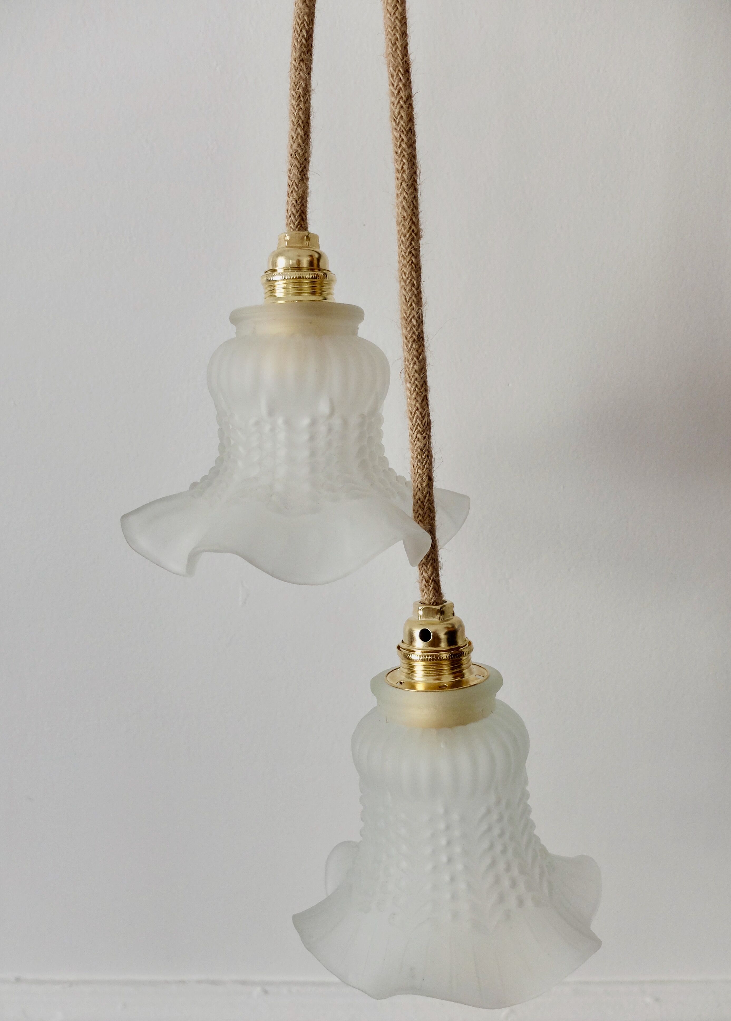 Hand lamp tulip suspension