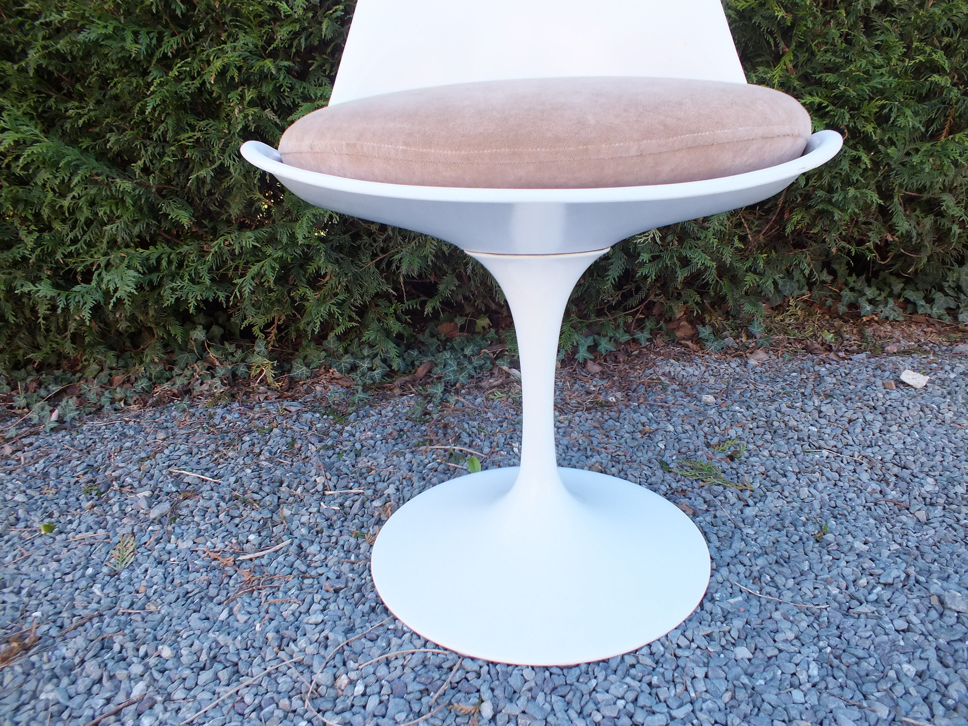 Tulip Chair Knoll International Design Saarinen