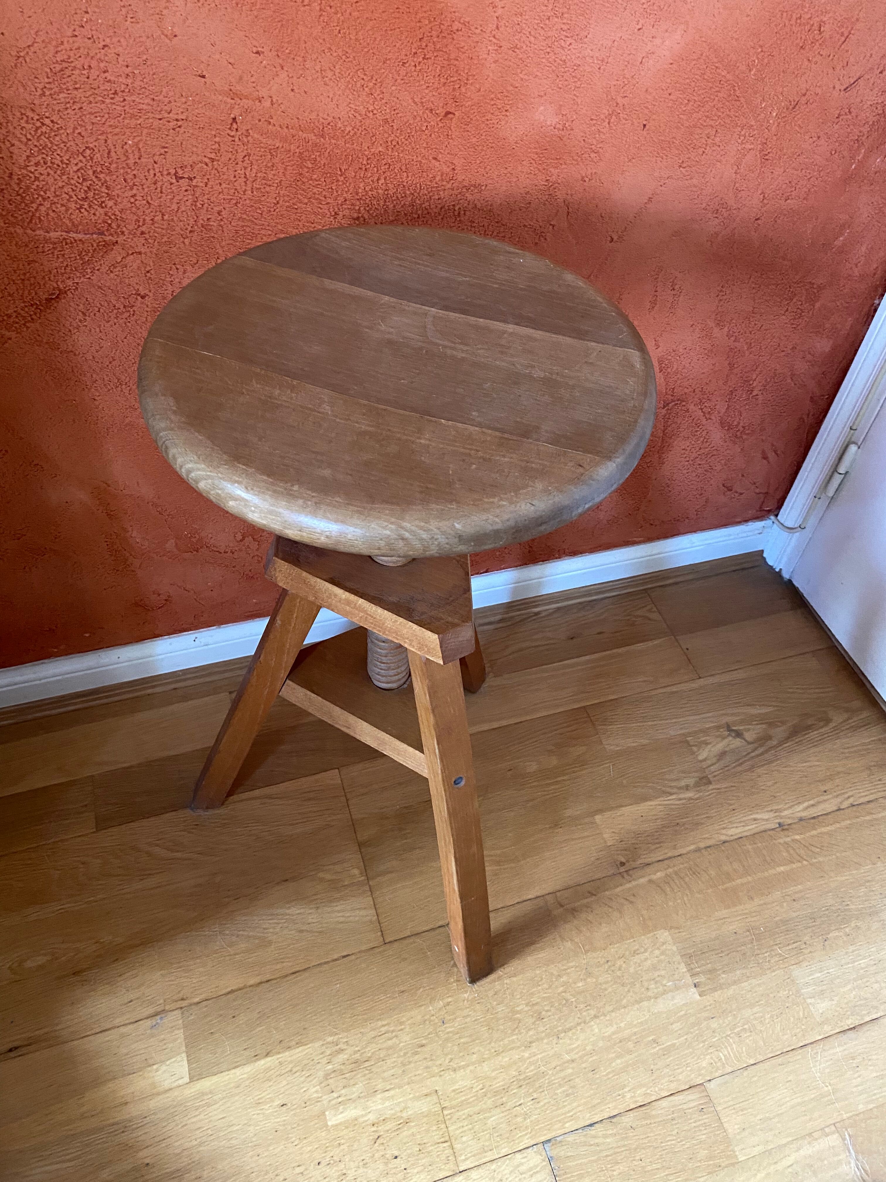 Watchmaker's tripod screw stool