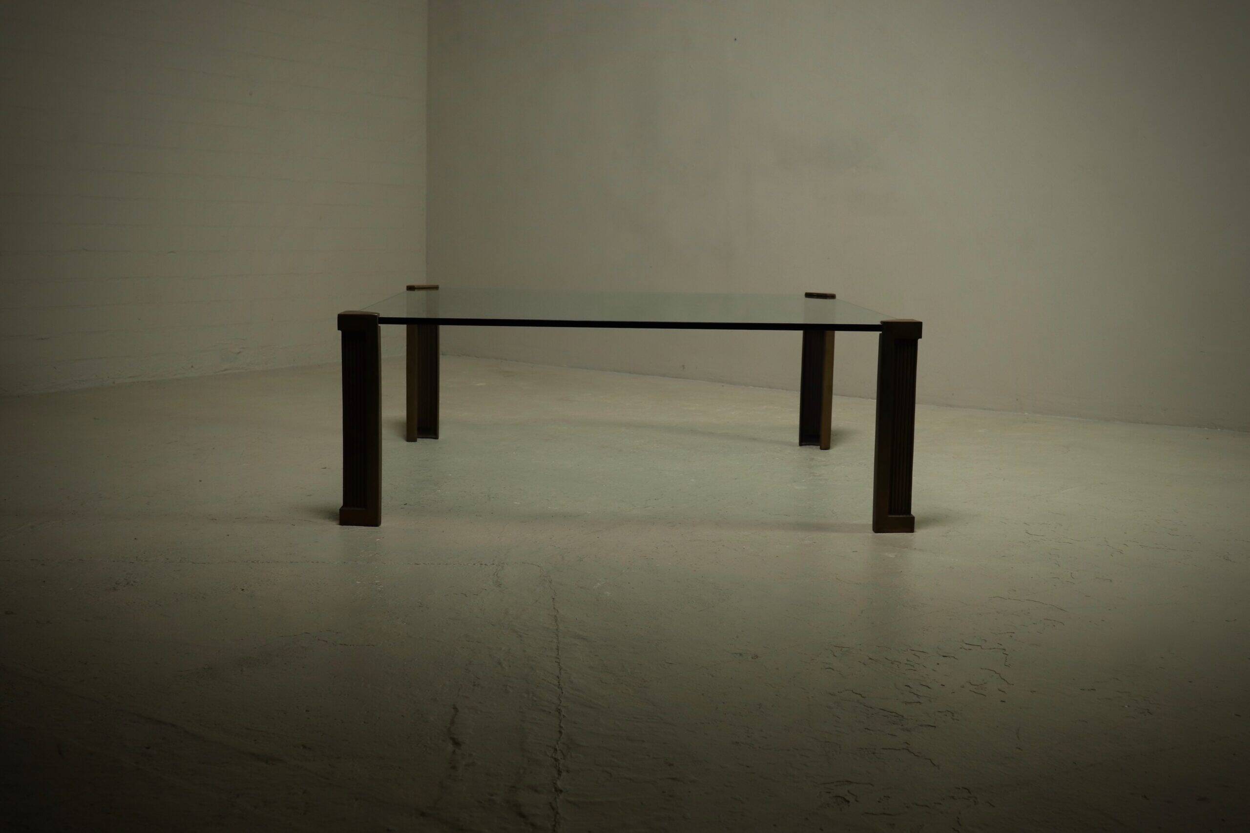 Grande table basse monumentale modèle T14 par Peter Ghyczy années 1970