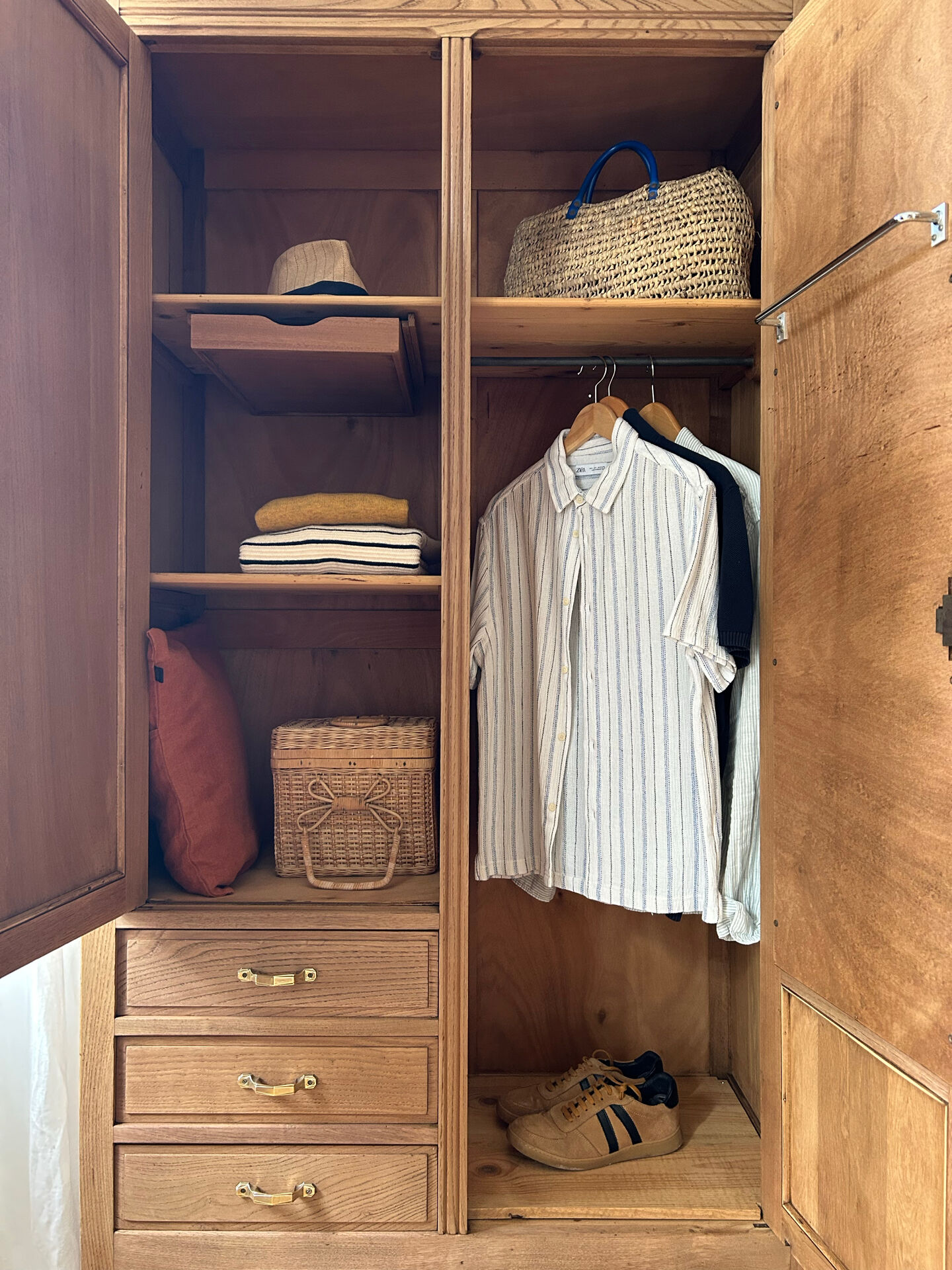 Armoire Parisienne en chêne brut 