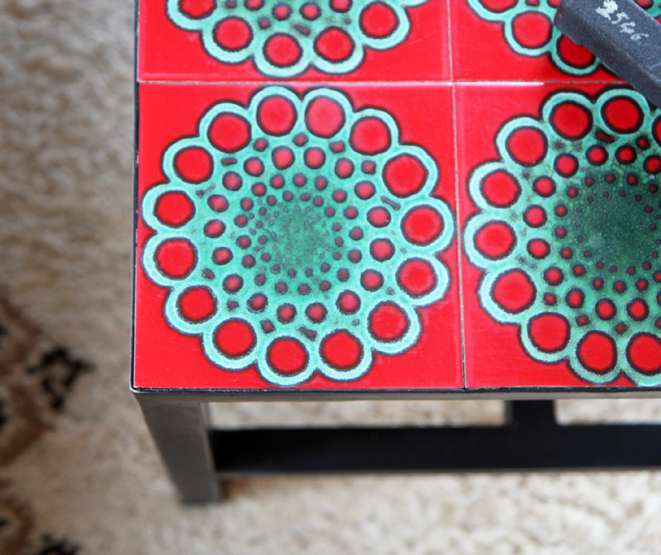 Coffee table ceramic red and green 1960