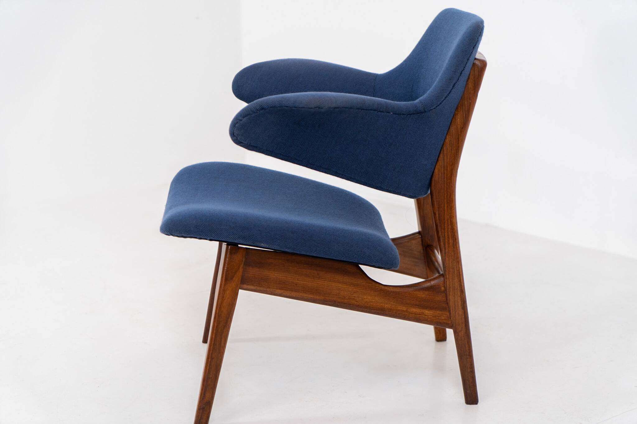 “Pinguin” armchair by Louis van Teeffelen for Wébé