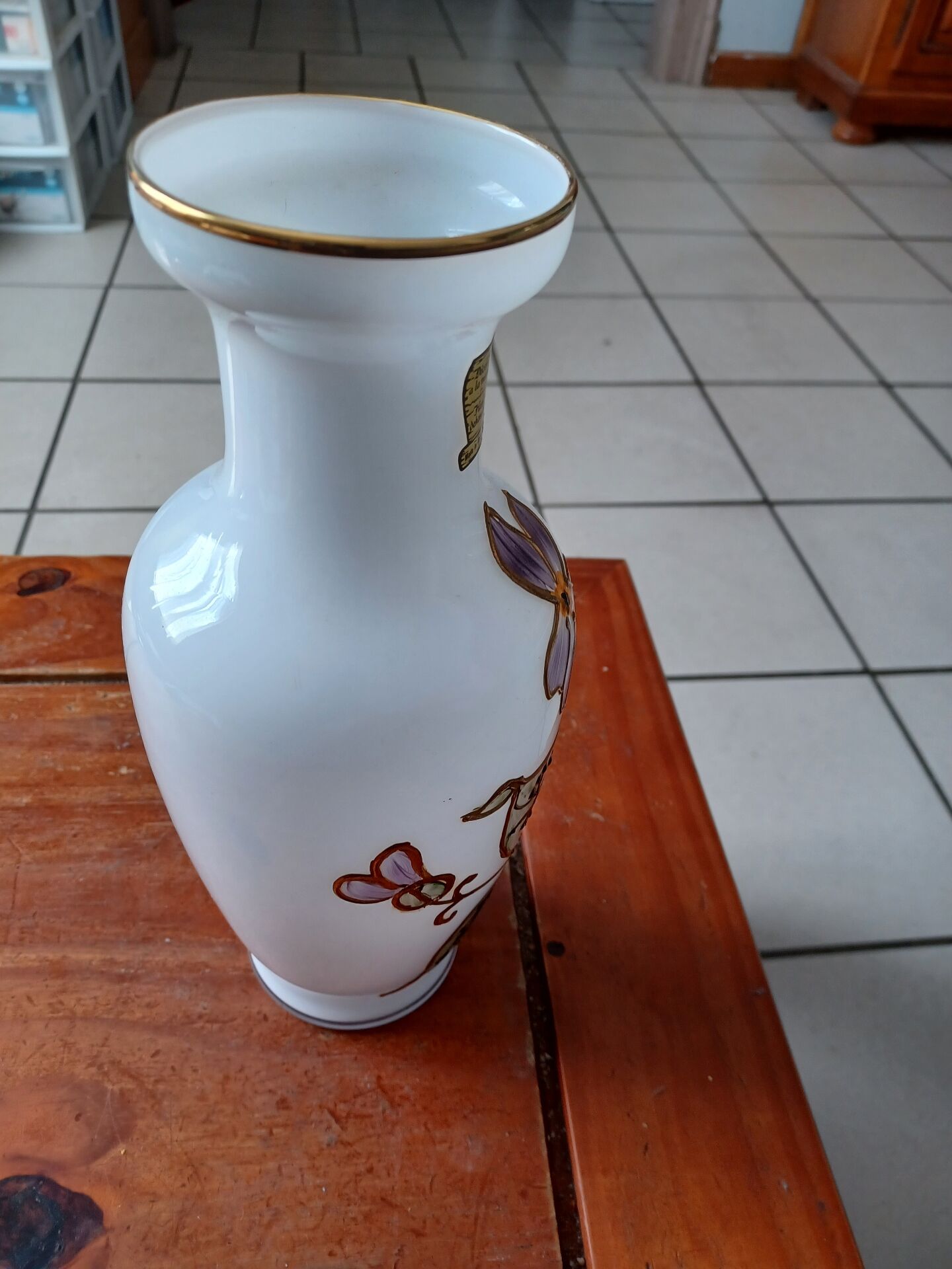 Vase in opaline hand-decorated