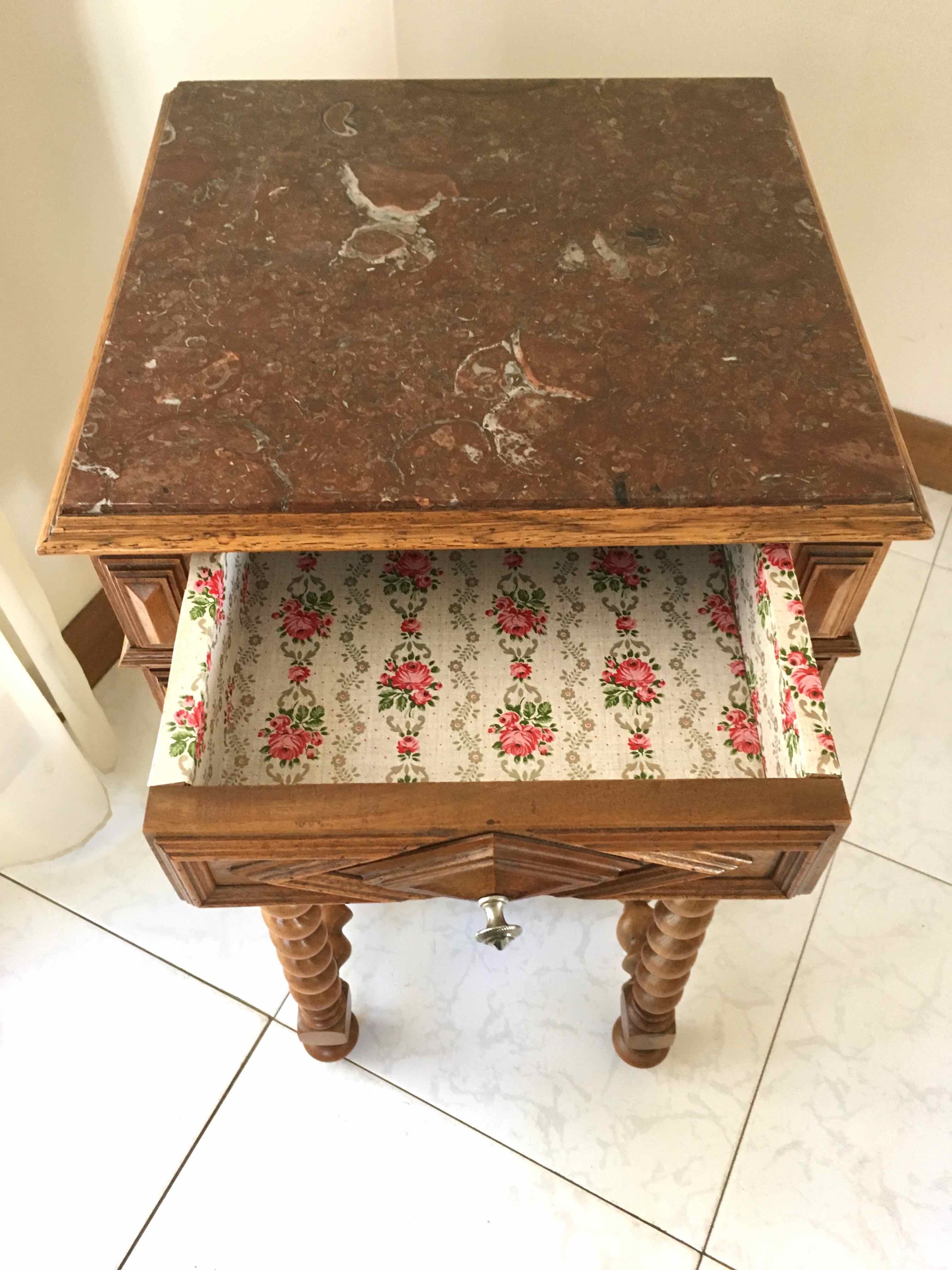 Table de nuit ancienne meuble d’appoint