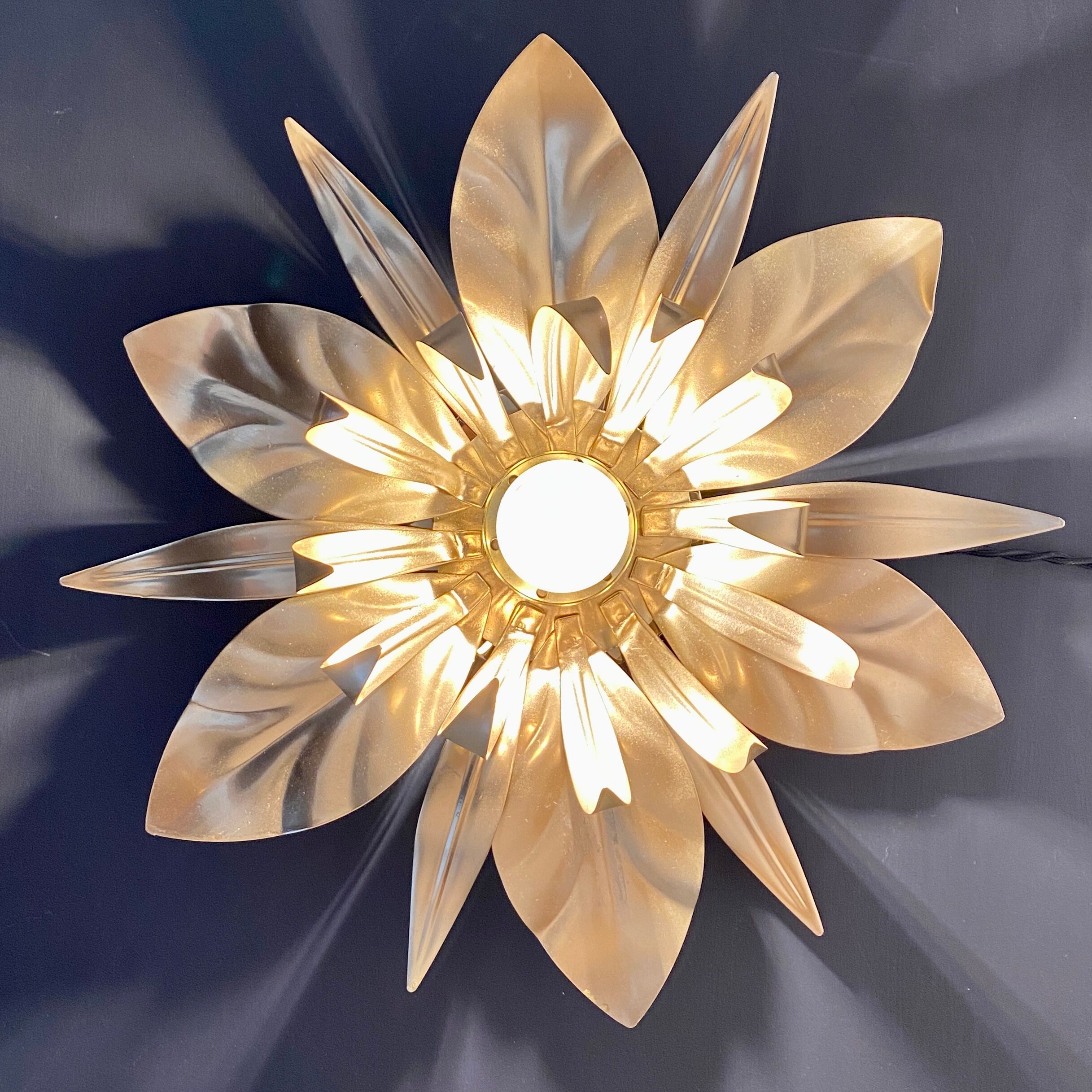 Vintage wall lamp golden leaves