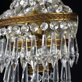 Applies glass tassels.