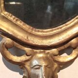 Ancienne paire de miroirs en bois sculpté et doré