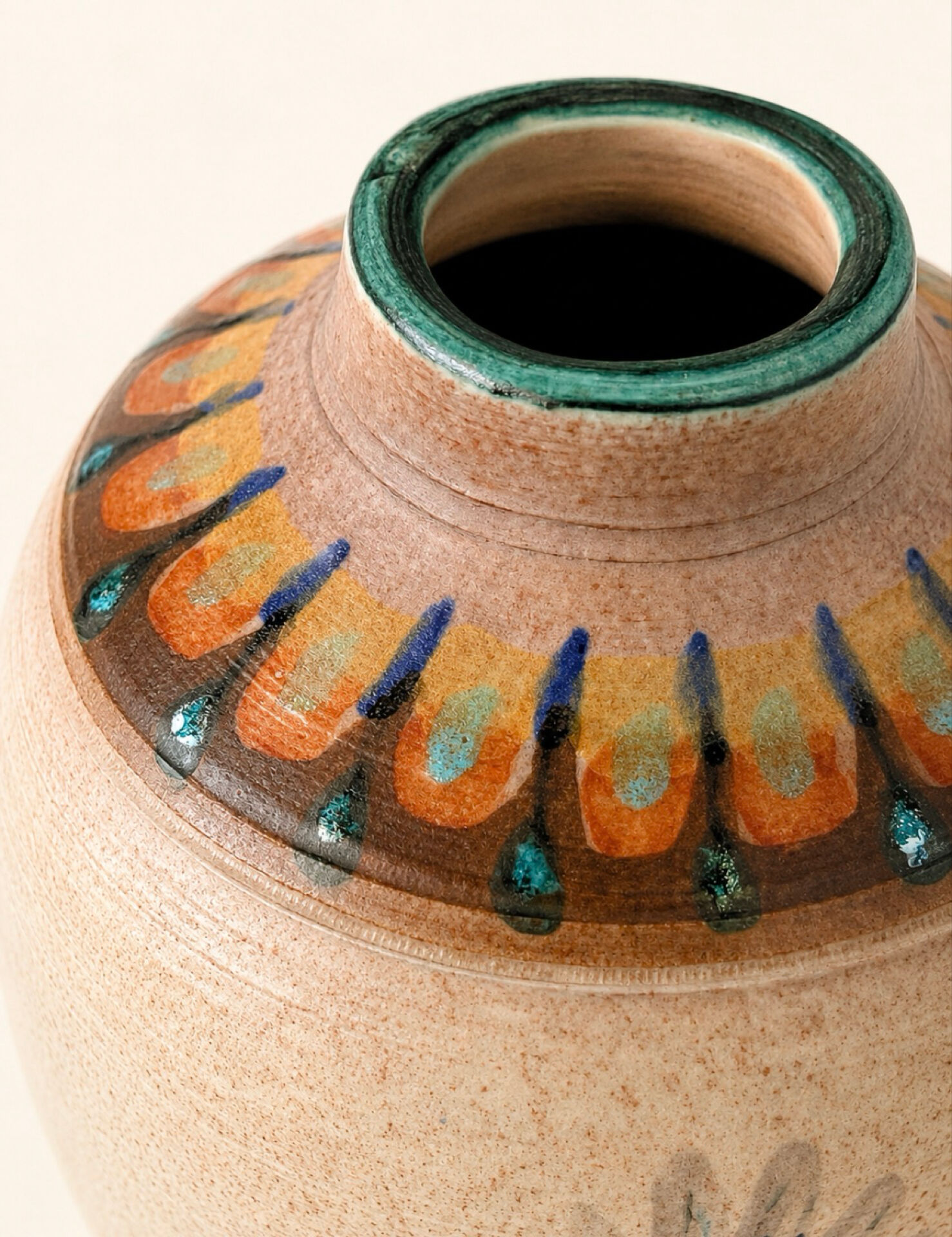 Grand vase en grès signé Robert Mahéo – Belle-Île-en-Mer – Décor d’ois