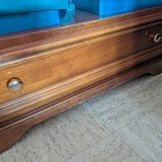 Meuble de rangement en bois de merisier