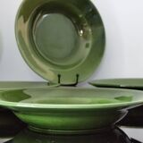 Hollow plates in glazed glazed ceramic green