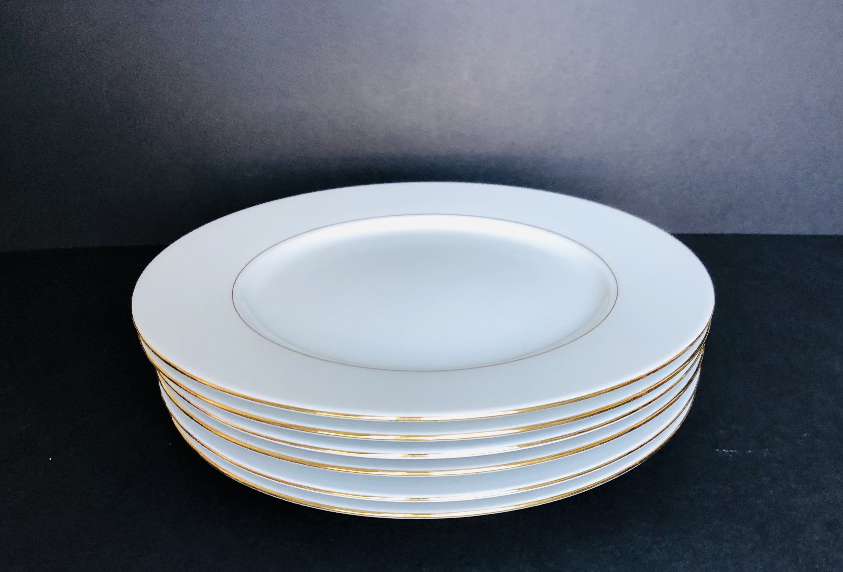 6 White porcelain plates