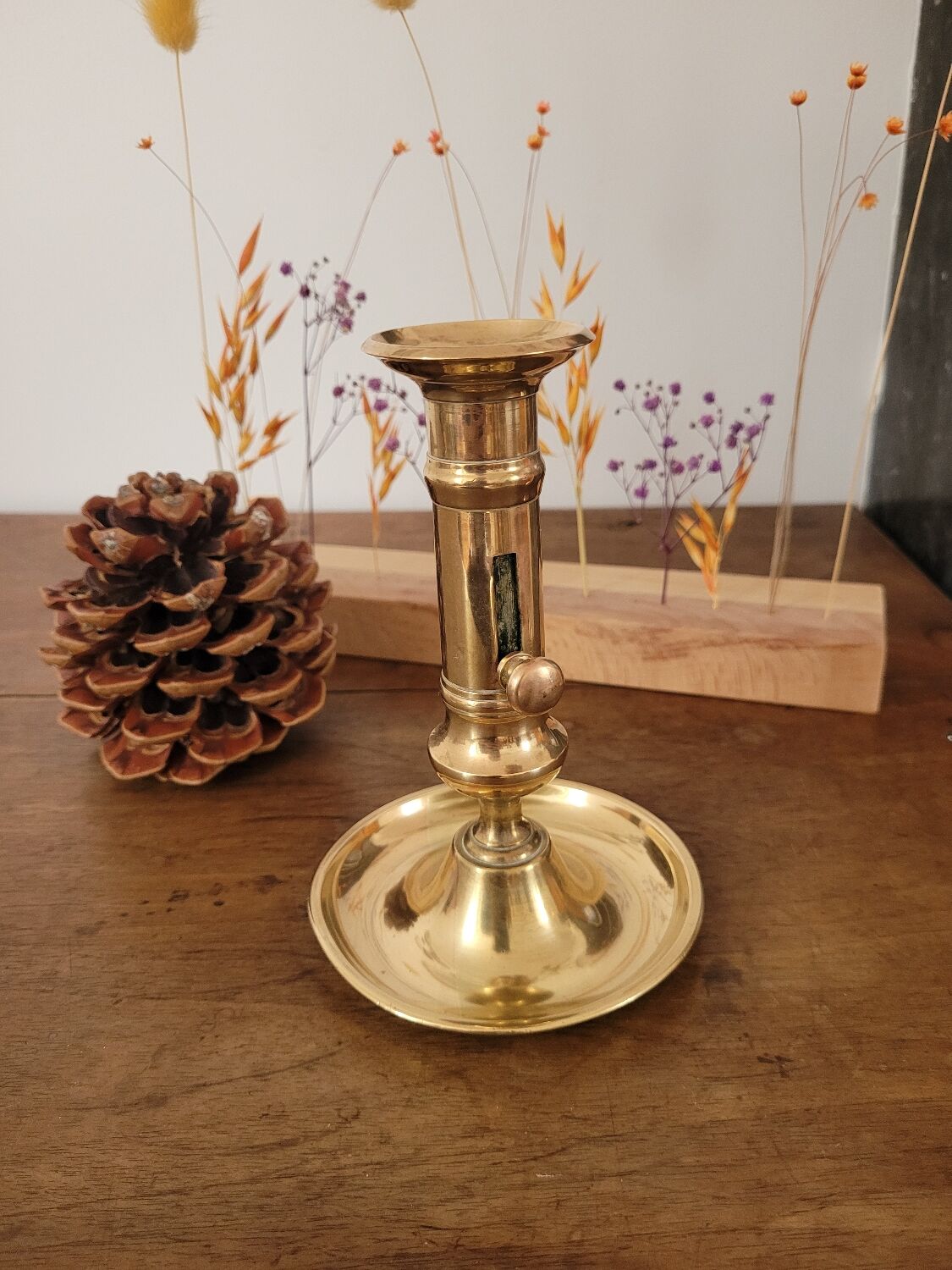 Push candle holder with hollow dish