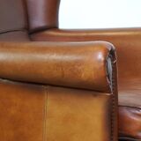 Magnifique fauteuil classique en peau de mouton avec une belle apparence et une assise confortable